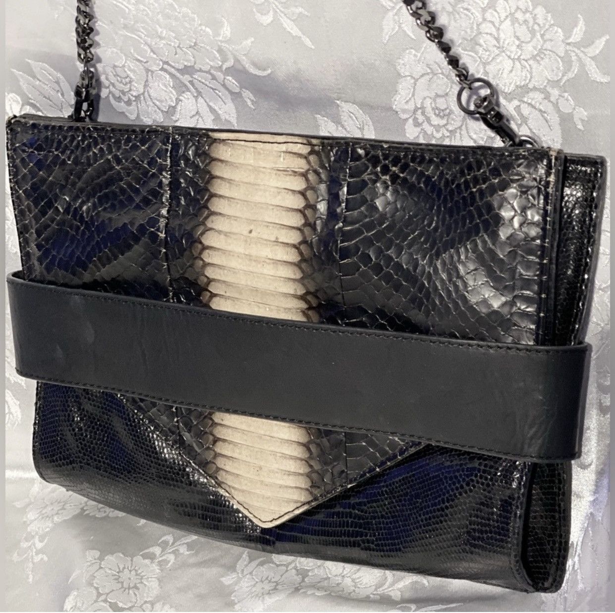 Vince Camuto Vince Camuto Signature Snakeskin Leather Chain Shoulder Bag Size ONE SIZE - 3 Thumbnail