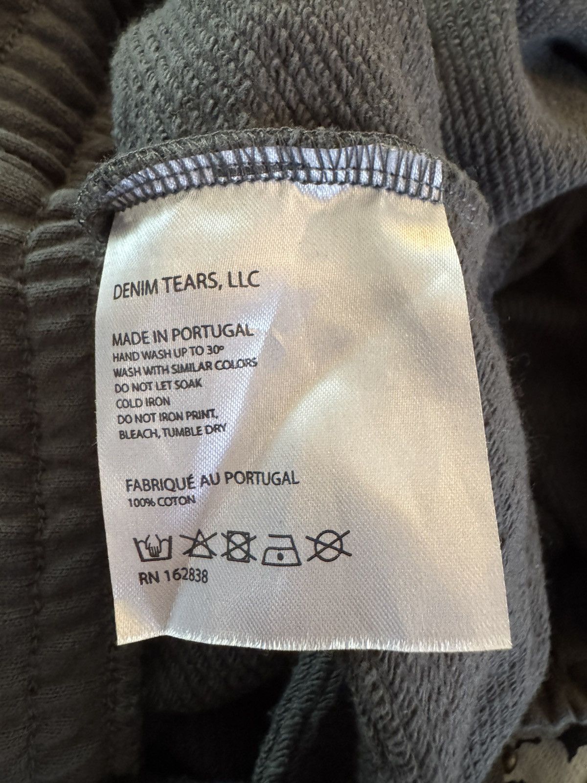 DENIM TEARS Rhinestone Cotton Wreath Sweatpants Vintage Black Size US 34 / EU 50 - 9 Thumbnail