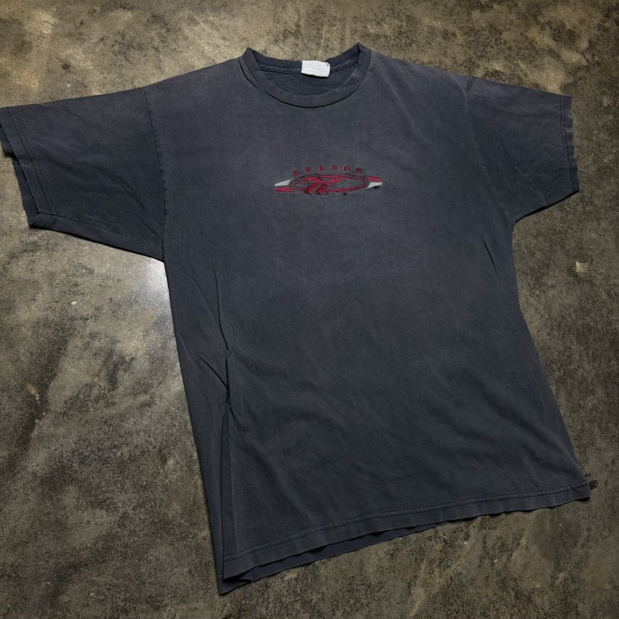 Vintage vintage reebok faded athletics baggy thrashed tshirt Size US XL / EU 56 / 4 - 4 Thumbnail
