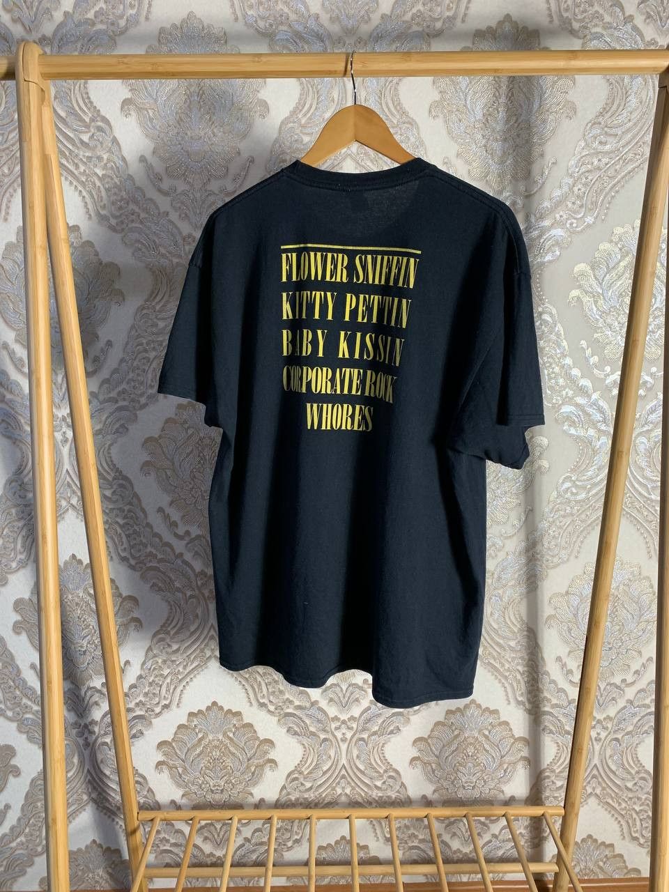 Band Tees Vintage Nirvana Kurt Cobain Rock Tour T-Shirt Y2K 90s Size US XL / EU 56 / 4 - 6 Thumbnail
