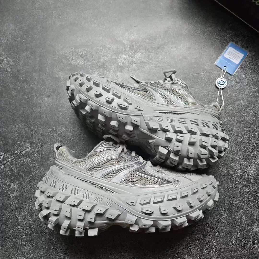 Balenciaga Balenciaga Gray Lowtop Sneakers 39 Women Size US 8.5 / IT 38.5 - 1 Thumbnail