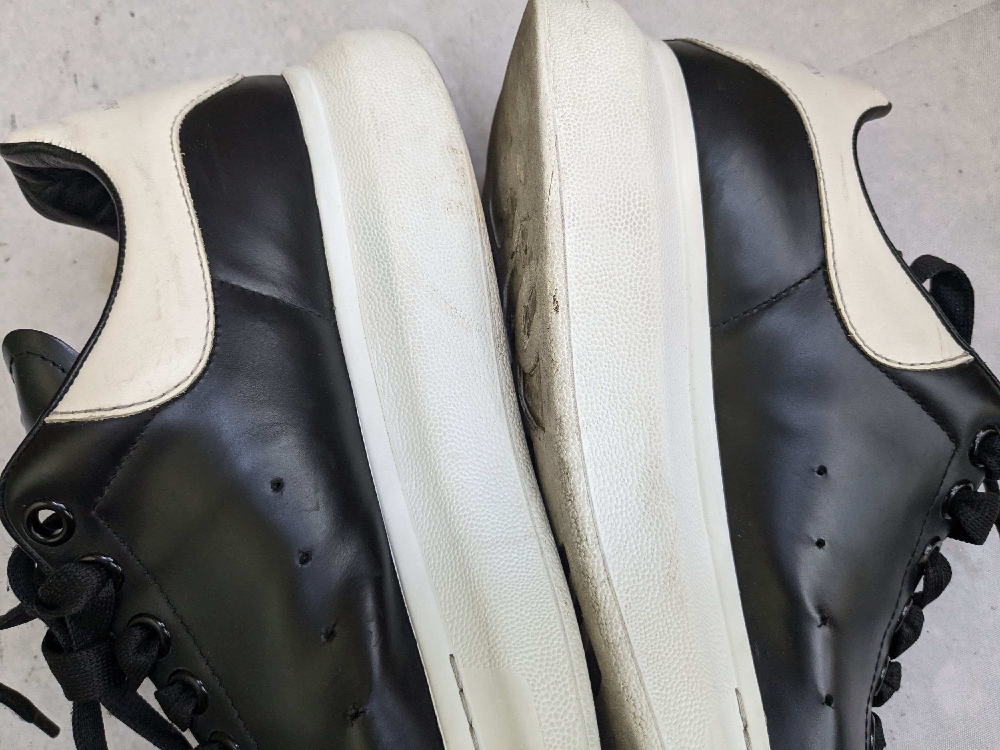 Alexander McQueen Alexander Mcqueen Oversized Larry Sneakers 8 41 Black White Size US 8 / EU 41 - 13 Thumbnail