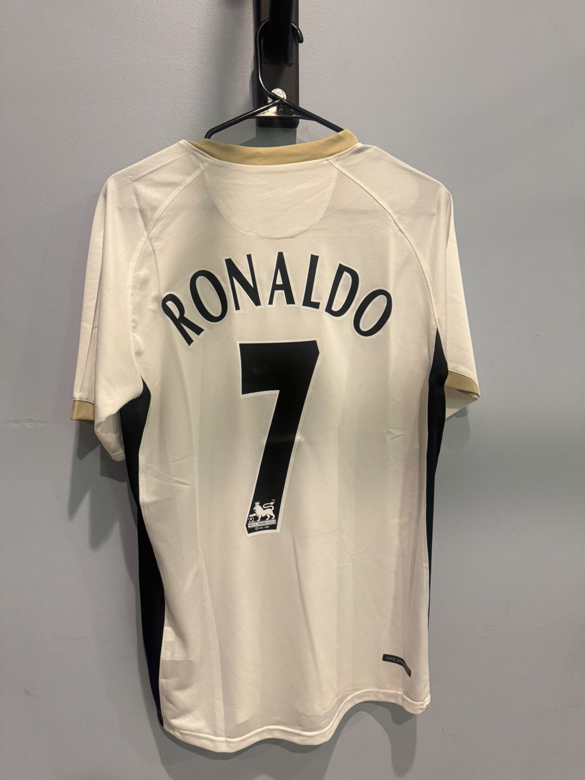 Nike Manchester United Ronaldo Jersey Size US M / EU 48-50 / 2 - 2 Thumbnail