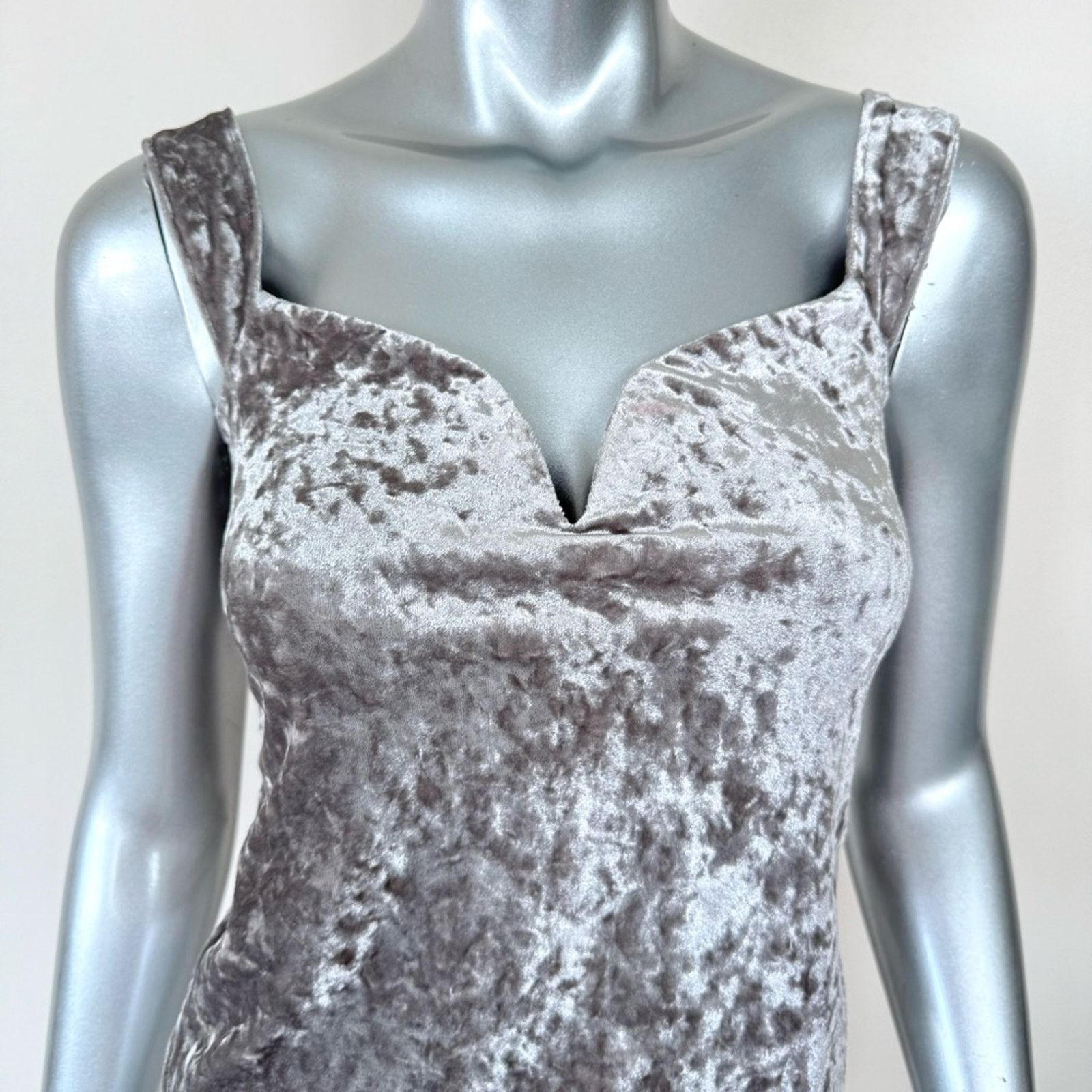 Reformation NWT!!! Reformation women velvet top size XS Size XS / US 0-2 / IT 36-38 - 2 Thumbnail