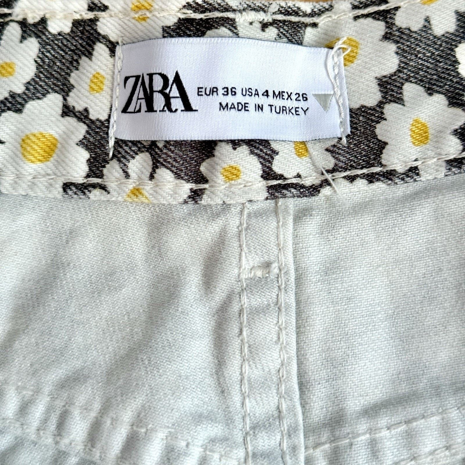 Zara Zara Button Fly Shorts Women's 4 Frayed High Rise Size 27" / US 4 / IT 40 - 2 Thumbnail