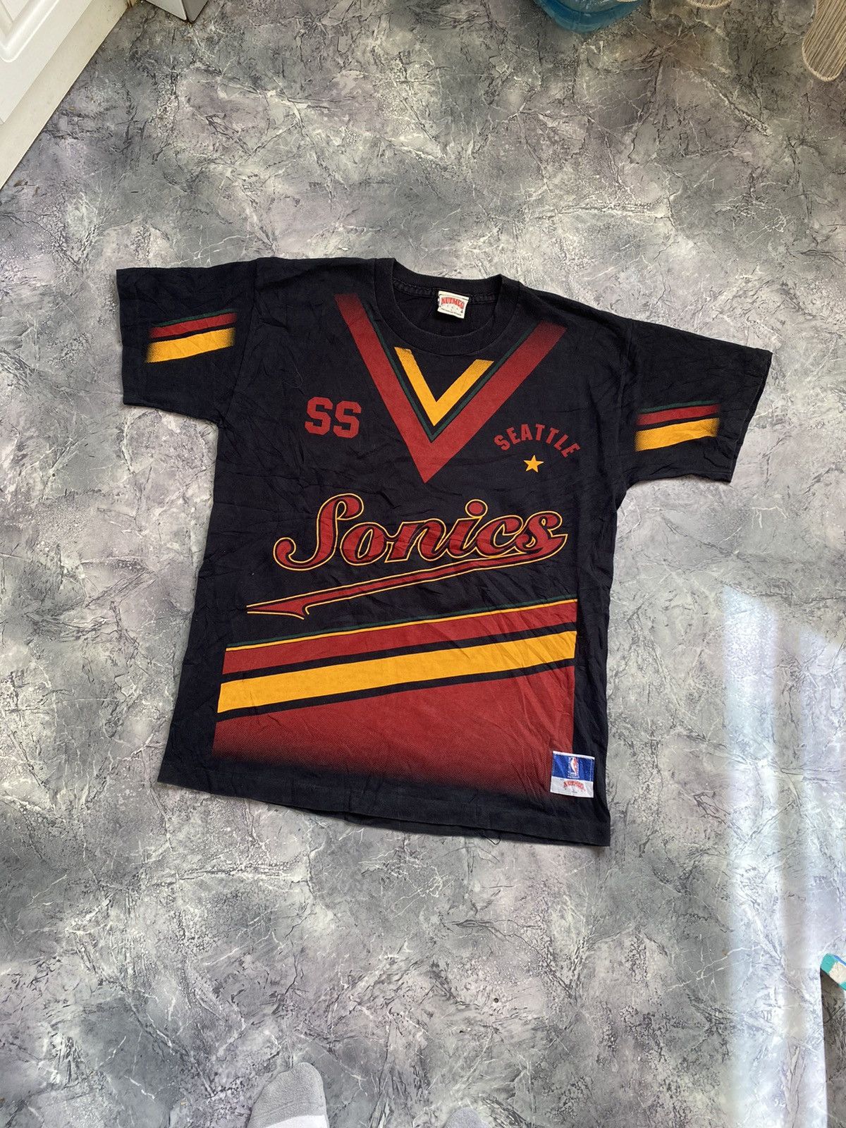 image of 1990X Clothing x NBA 90's Sonics Seattle Nutmeg Single Stich T-Shirt in Black, Men's (Size Large)