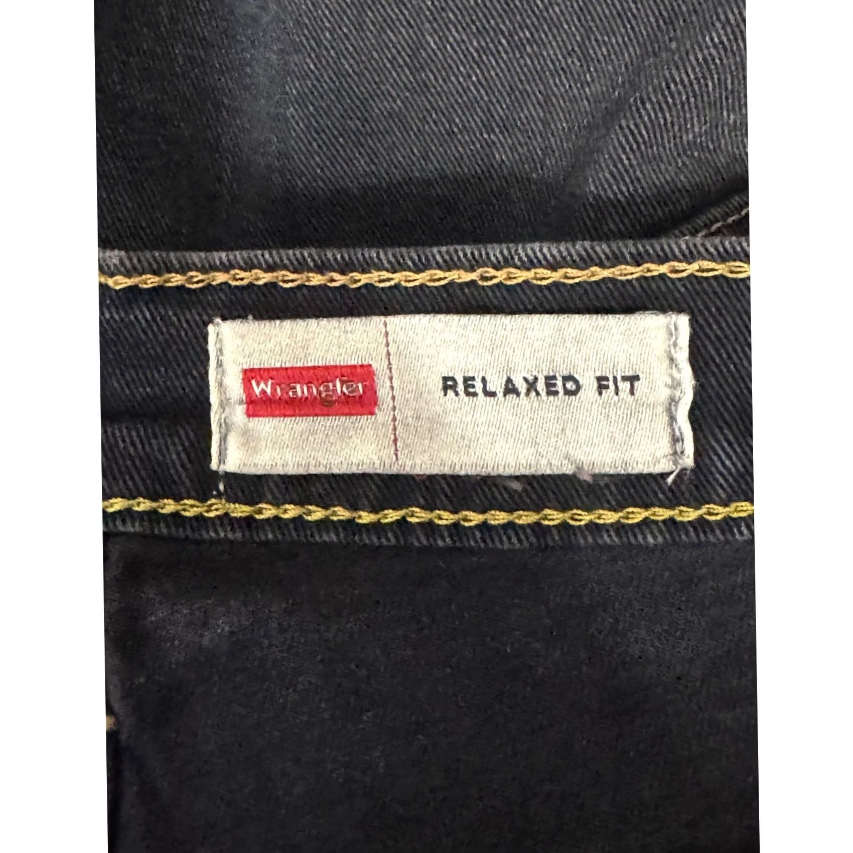 Wrangler Wrangler Jeans Dark Wash Relaxed Fit Mens 38x30 Leather? Wait: This is wrong. Size US 38 / EU 54 - 7 Thumbnail