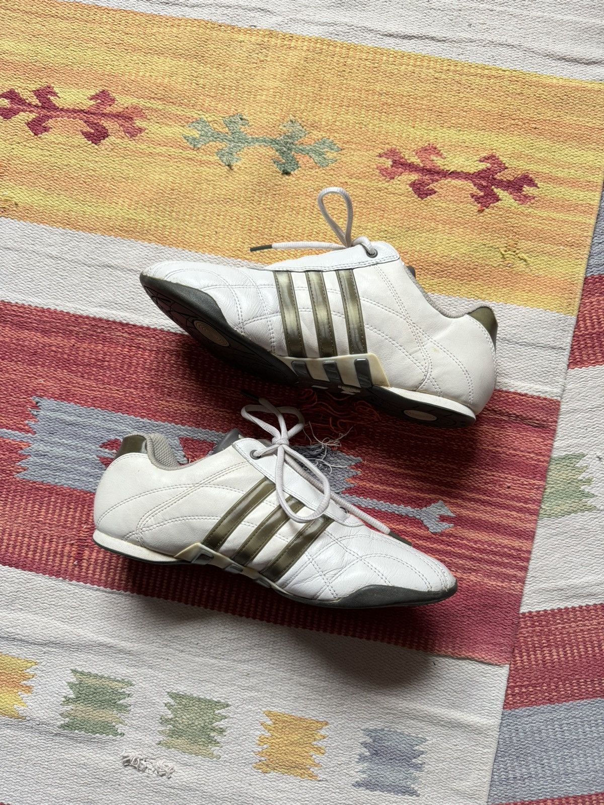 Vintage Vintage 2011 Adidas y2k White Leather Low Japanese Sneakers Size US 7 / EU 40 - 3 Thumbnail