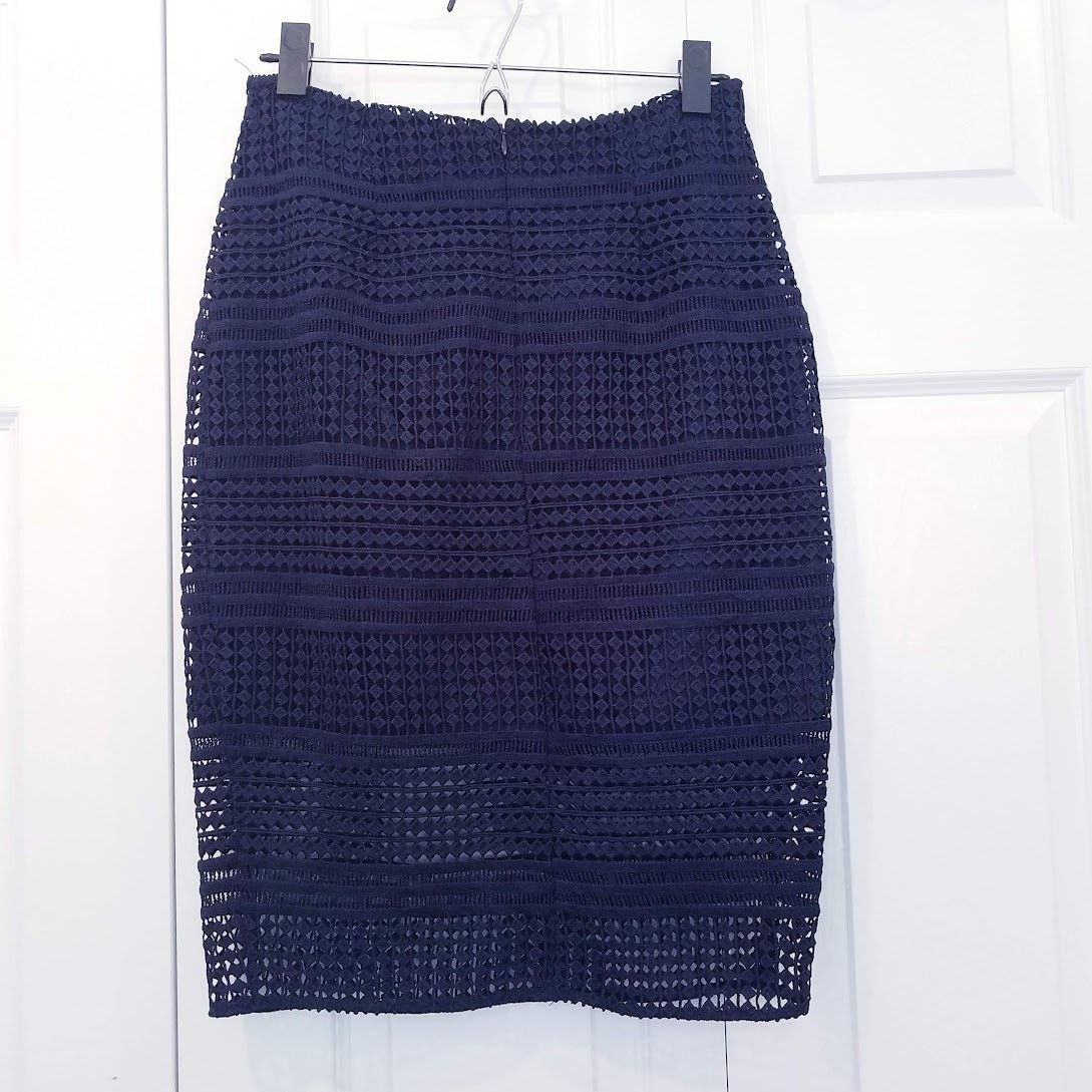 Anthropologie NYT Cupcakes&Cashmere lace midi pencil skirt sz 2 navy blue Size 26" / US 2 / IT 38 - 4 Thumbnail