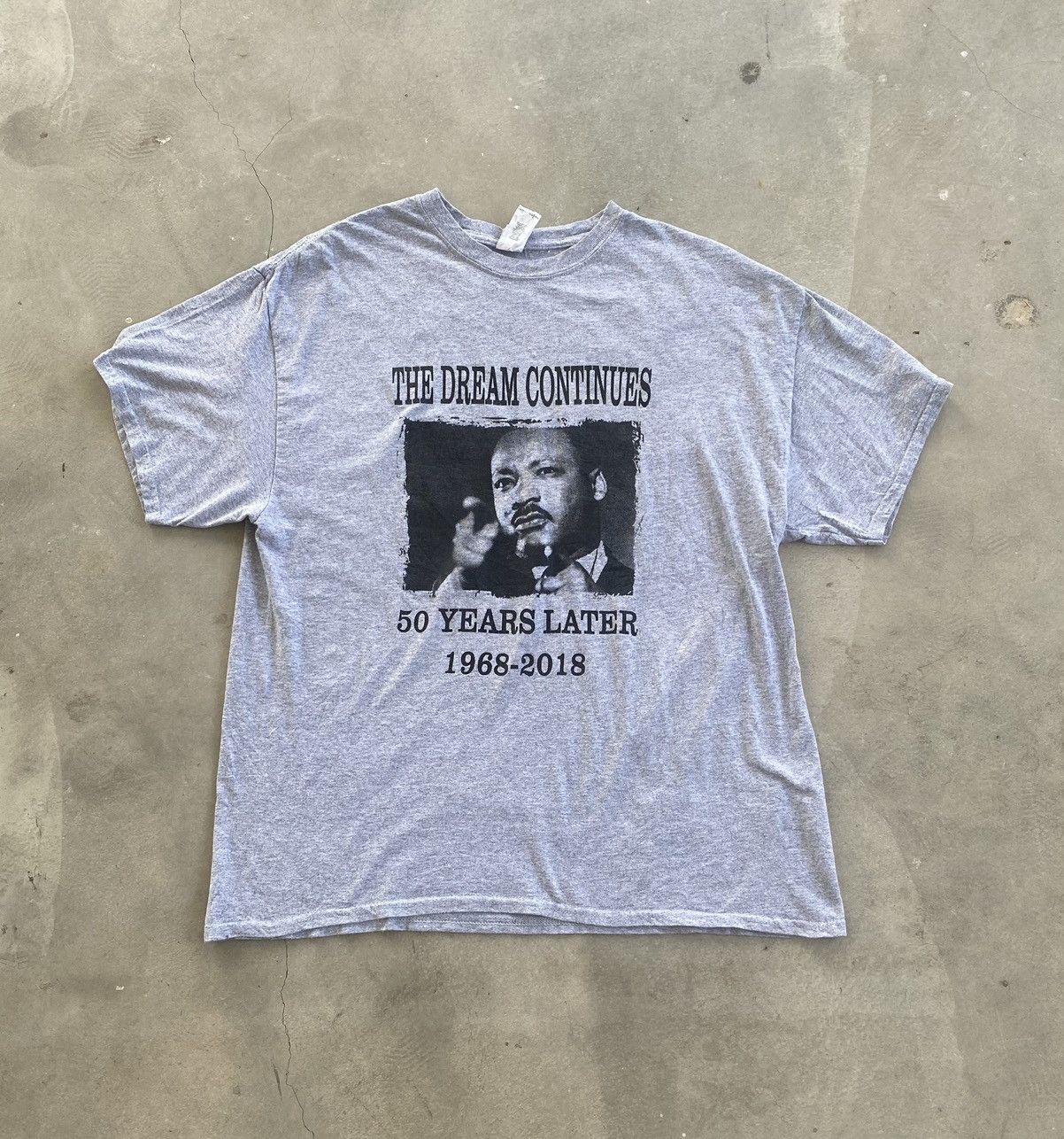 Vintage MARTIN LUTHER KING JR THE DREAM CONTINUES TEE Size US XL / EU 56 / 4 - 1 Thumbnail