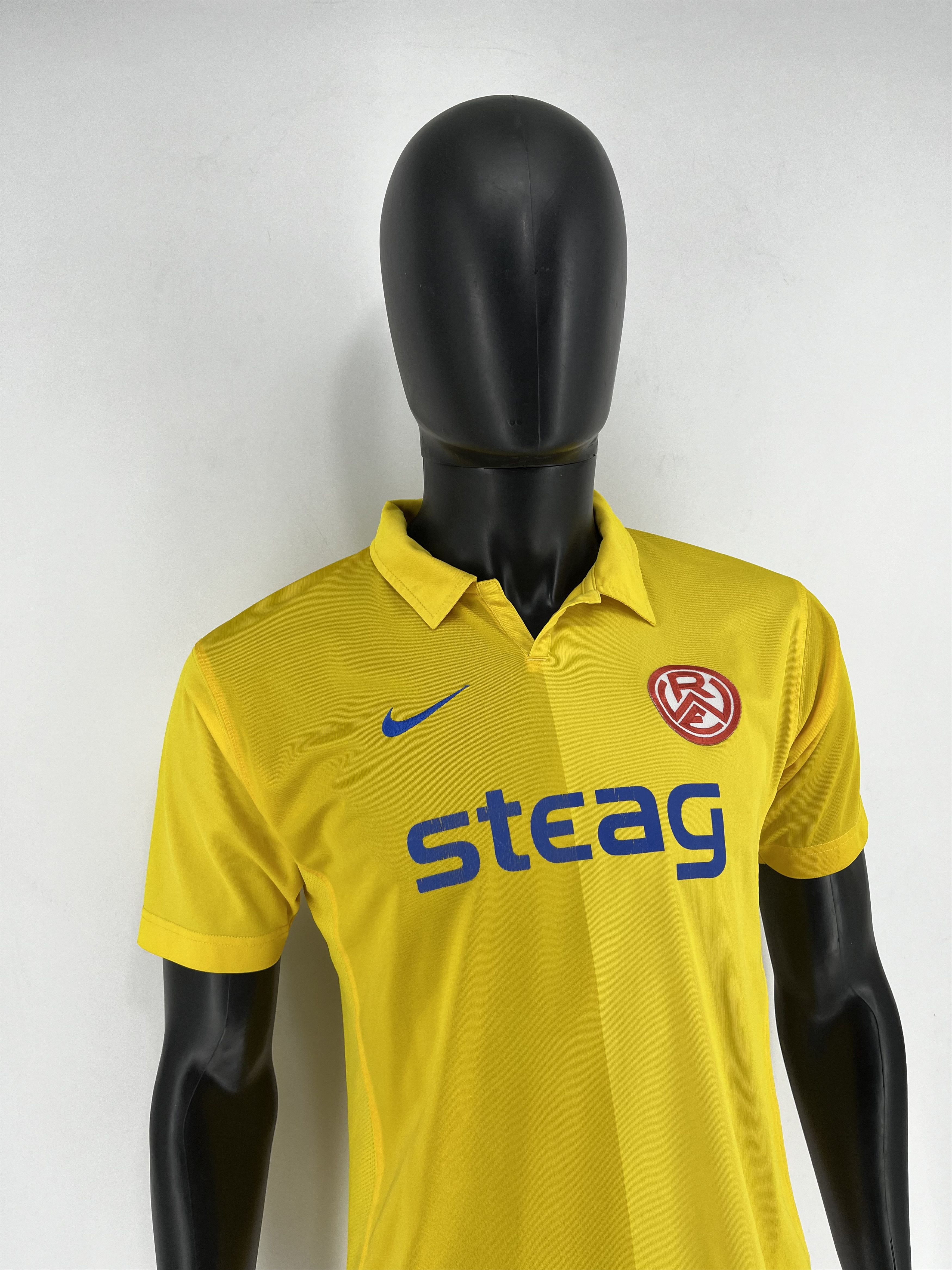 Nike Vintage Nike Rot Weiss Essen RWE Yellow Rare Jersey Shirt Size US XS / EU 42 / 0 - 3 Thumbnail