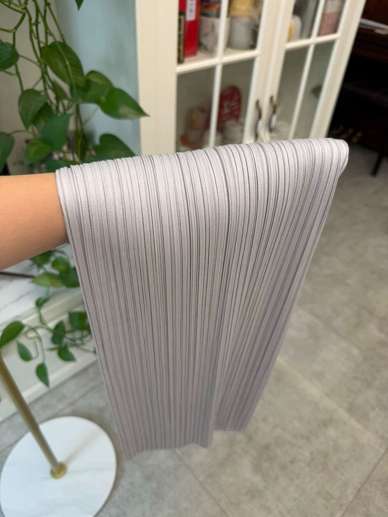 Issey Miyake Issey Miyake size:2 Light grey pleated skirt Size 42" / US 20 - 6 Thumbnail