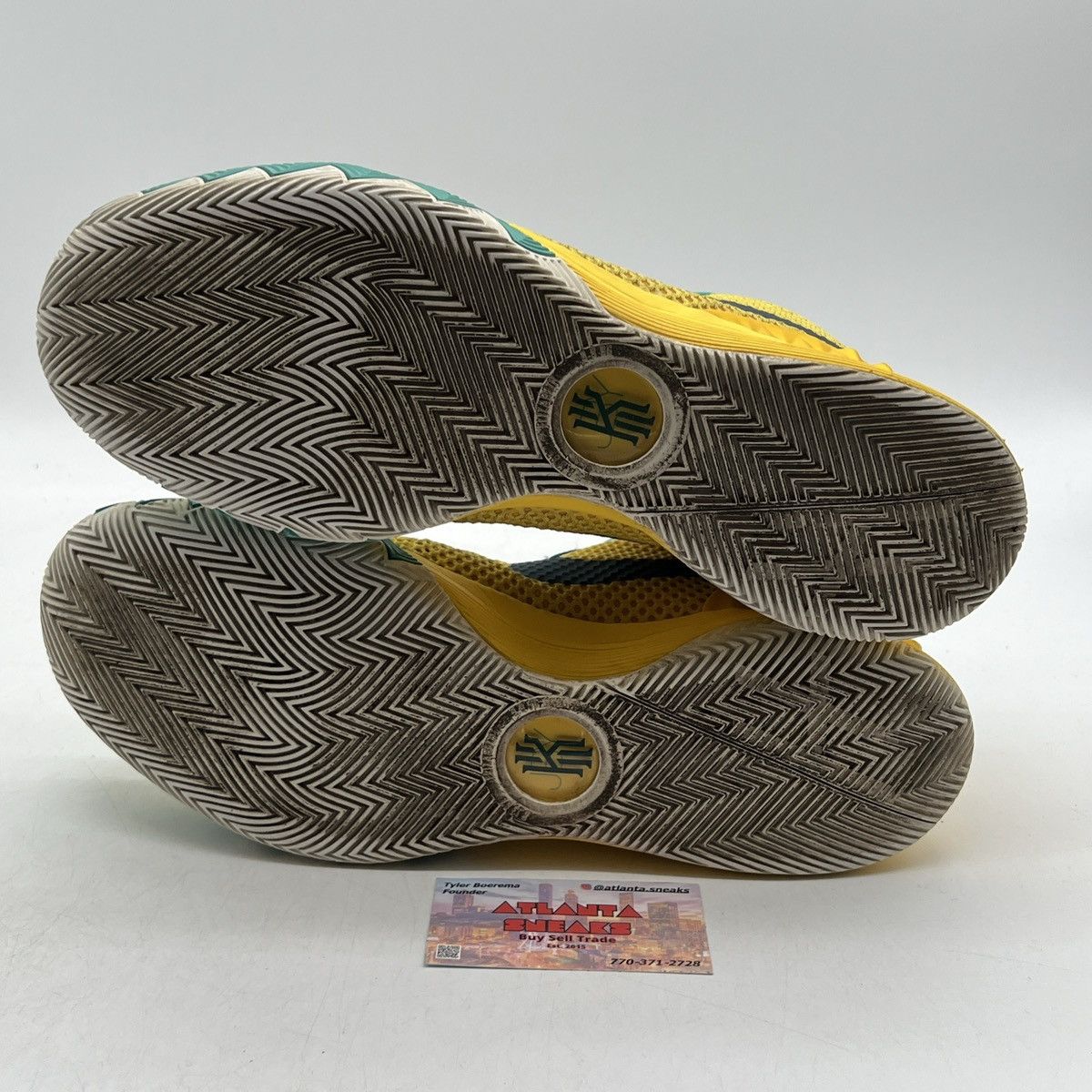 Nike Kyrie 1 letterman Size US 13 / EU 46 - 7 Thumbnail