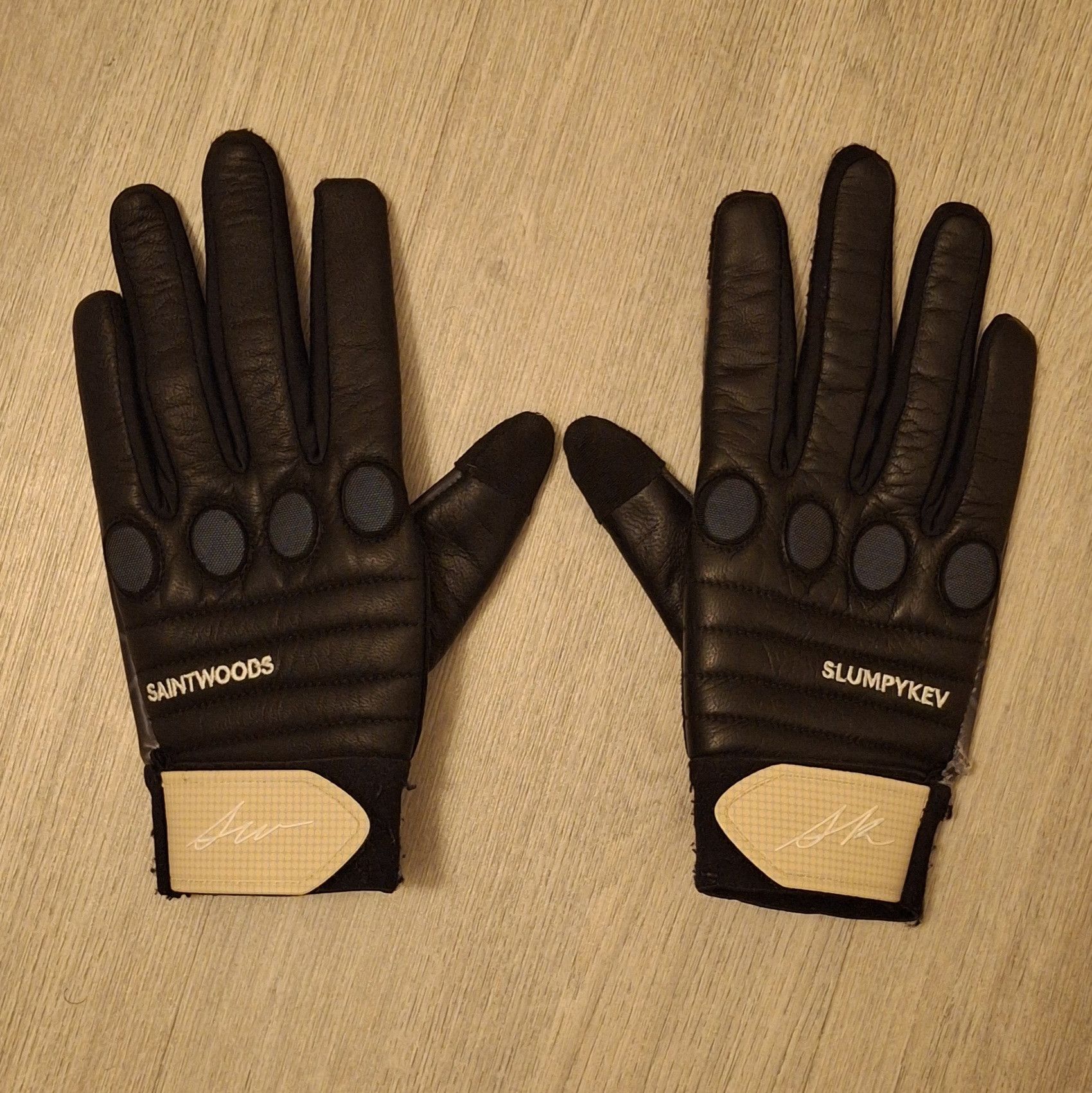 Saintwoods × Slumpy Kev Slumpykev X SaintWoods "SW/SK Leather Dog" Gloves *RARE* Size 42 - 4 Thumbnail