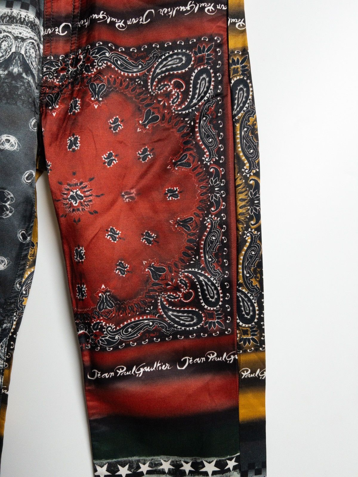 Jean Paul Gaultier - 𝐉𝐞𝐚𝐧 𝐏𝐚𝐮𝐥 𝐆𝐚𝐮𝐥𝐭𝐢𝐞𝐫 𝐅𝐮𝐥𝐥 𝐏𝐫𝐢𝐧𝐭𝐞𝐝 𝐏𝐚𝐧𝐭 - Size 27" / US 4 / IT 40 - 3 Thumbnail