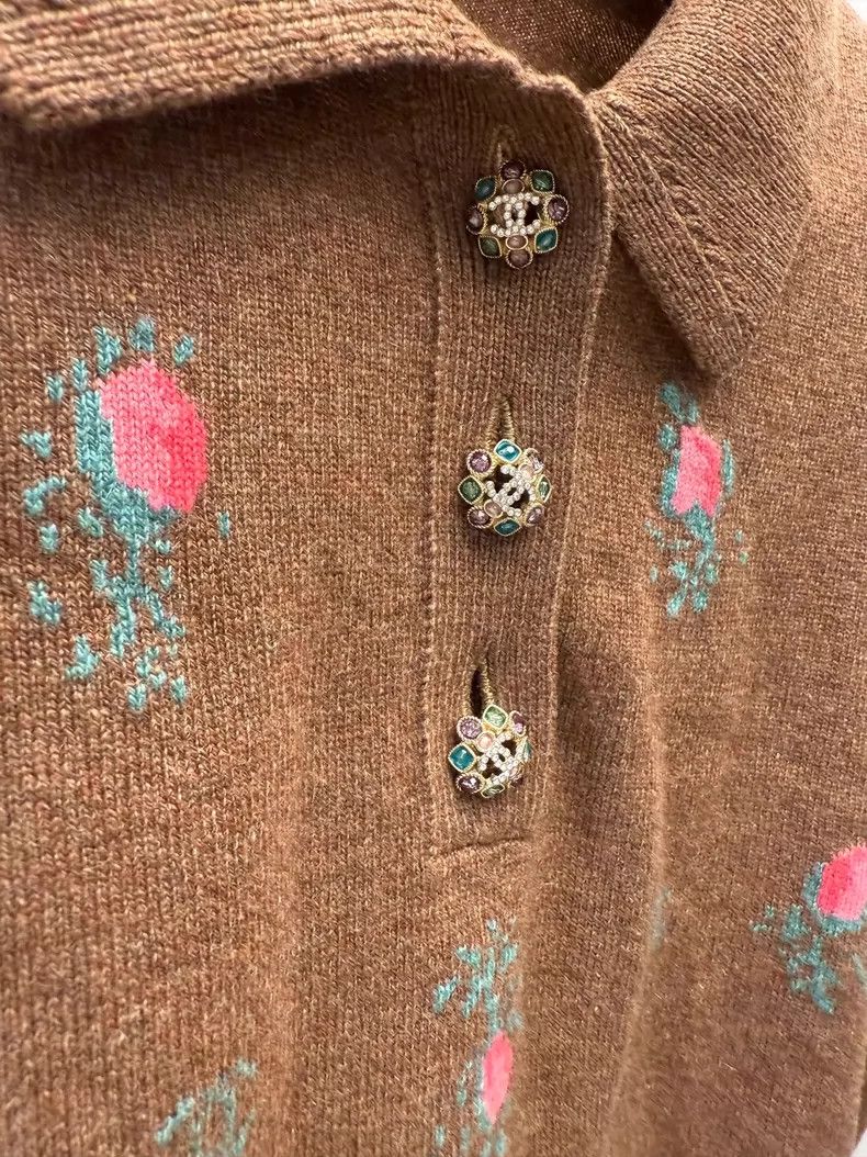 Chanel Chanel 22K brown small flower Polo colorful diamond button Size XS / US 0-2 / IT 36-38 - 2 Thumbnail