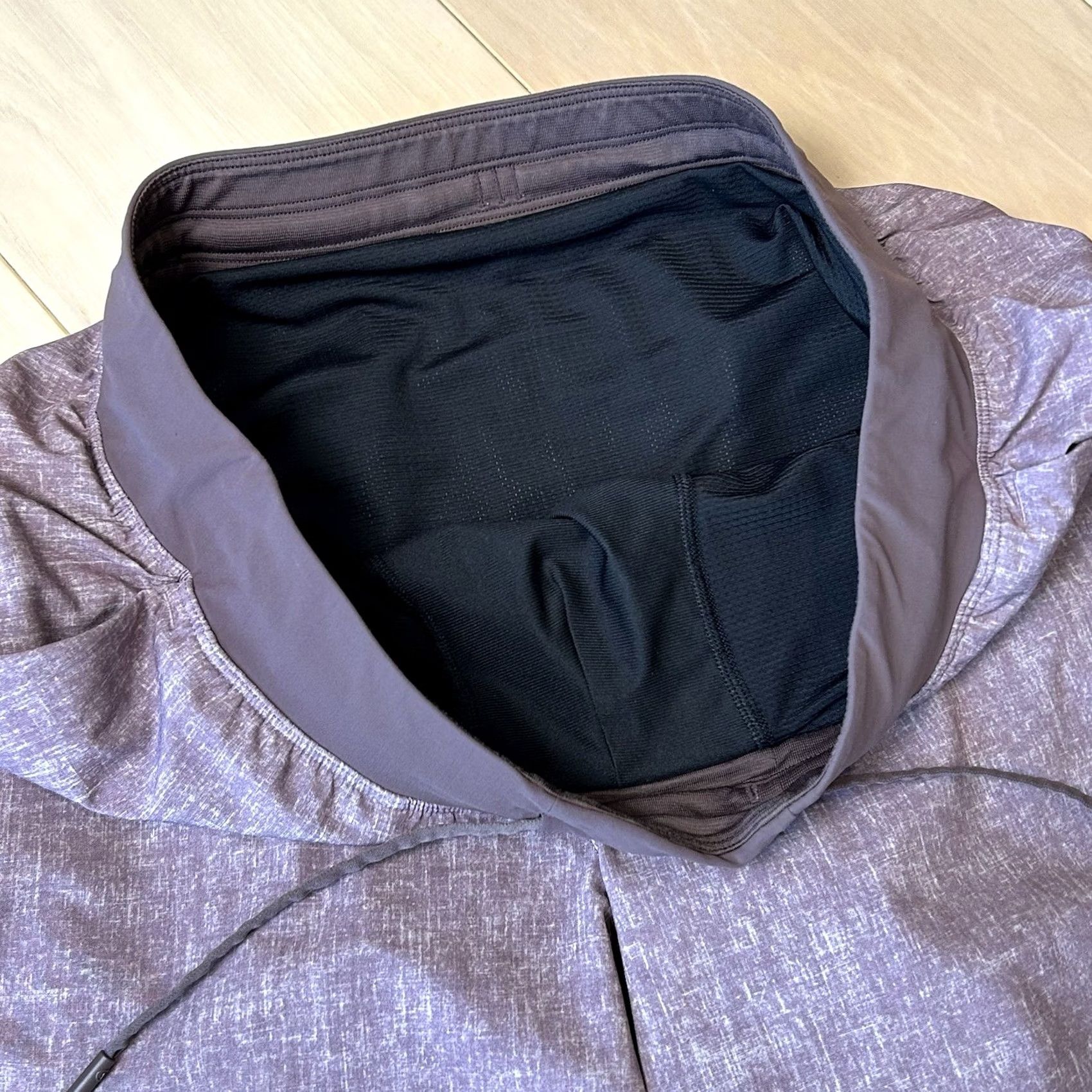 Lululemon Lululemon T.H.E. Shorts Athletic 9" Inseam M Burgundy Mens Regular Size US 31 - 2 Thumbnail