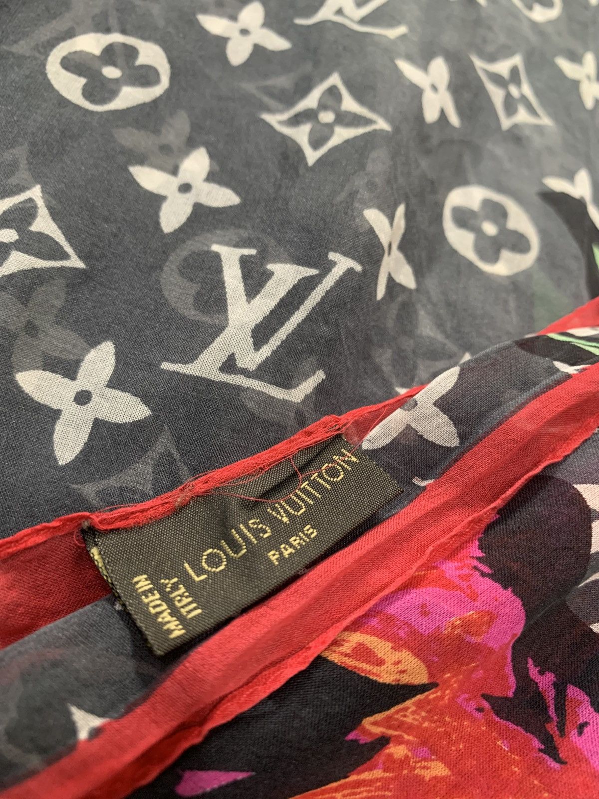 Louis Vuitton 🔥AUTHENTIC LV SILK SCARVES Size ONE SIZE - 7 Thumbnail