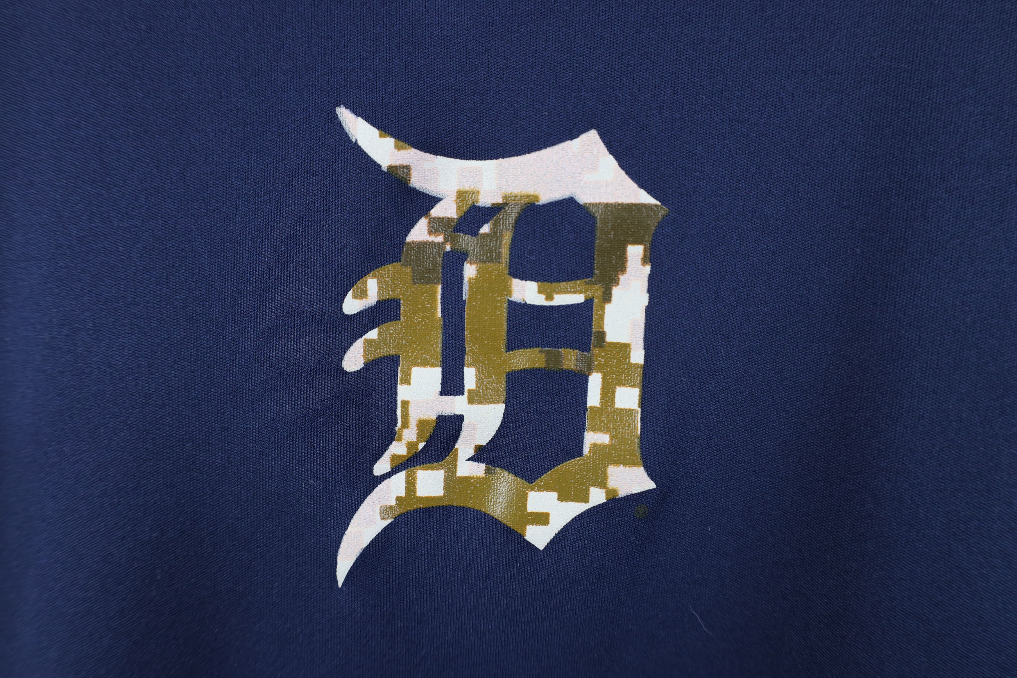 Majestic Majestic Old English D Detroit Tigers Raglan T-Shirt Size US XL / EU 56 / 4 - 4 Thumbnail