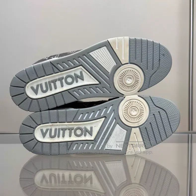 Louis Vuitton Louis Vuitton Trainer's new grey and white denim shoes Size US 9.5 / EU 42-43 - 7 Thumbnail
