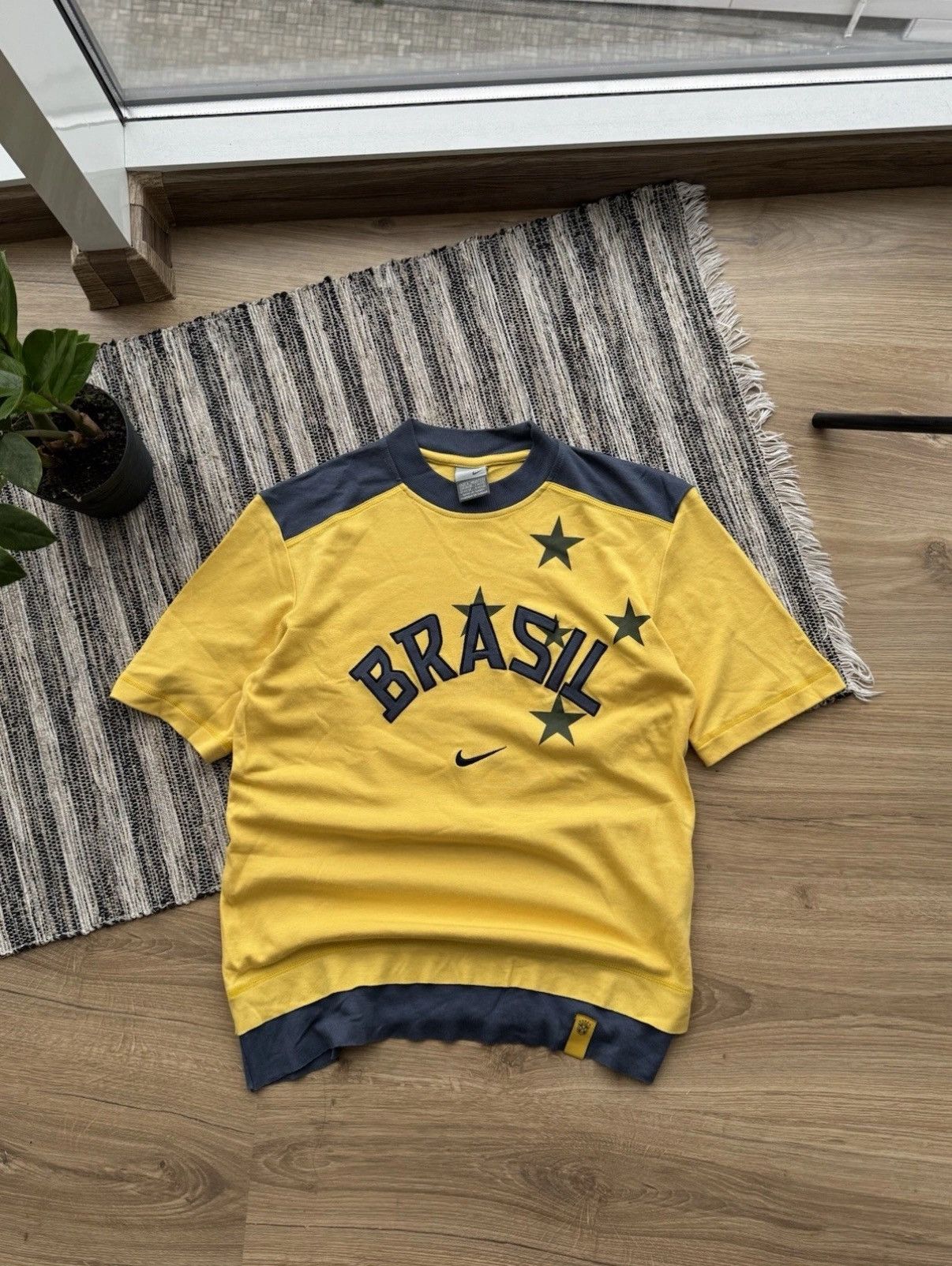 Nike Nike Brasil Big Logo Football Team Classic T Shirt Men Size US S / EU 44-46 / 1 - 1 Thumbnail