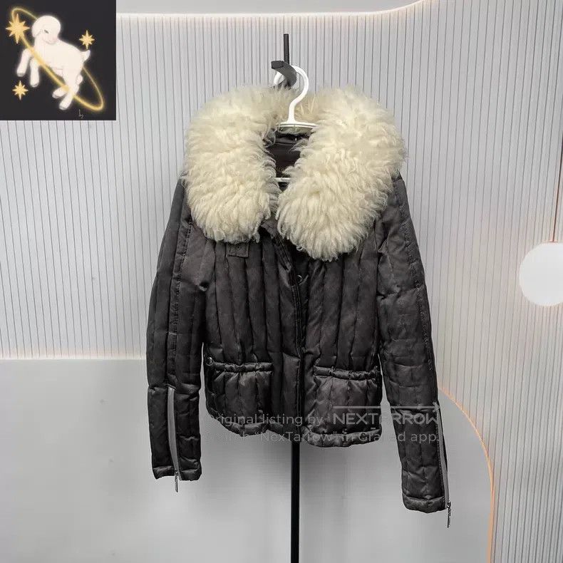 Louis Vuitton Louis Vuitton Black Grey Plush Collar Quilted Jacket Size XS / US 0-2 / IT 36-38 - 1 Thumbnail