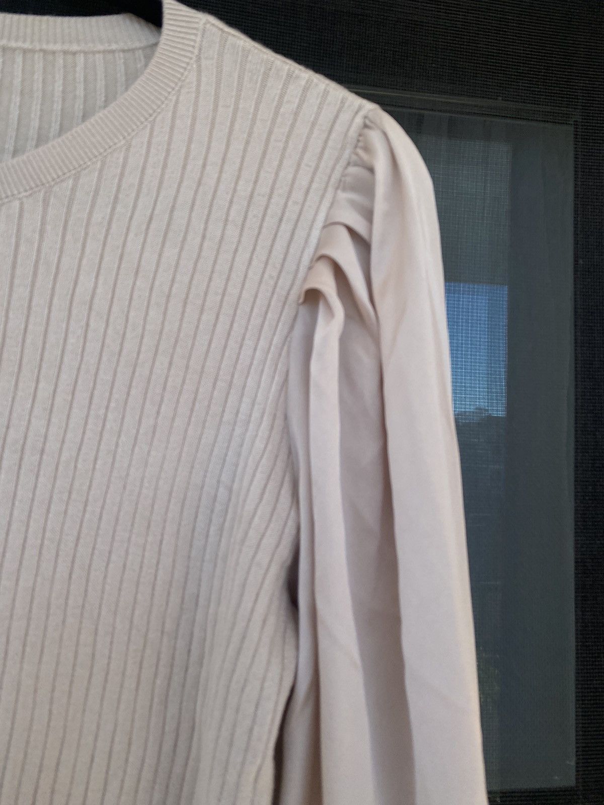 Express NWT Express Pleated Puff Lantern Satin Sleeve Knit Sweater Size L / US 10 / IT 46 - 7 Thumbnail