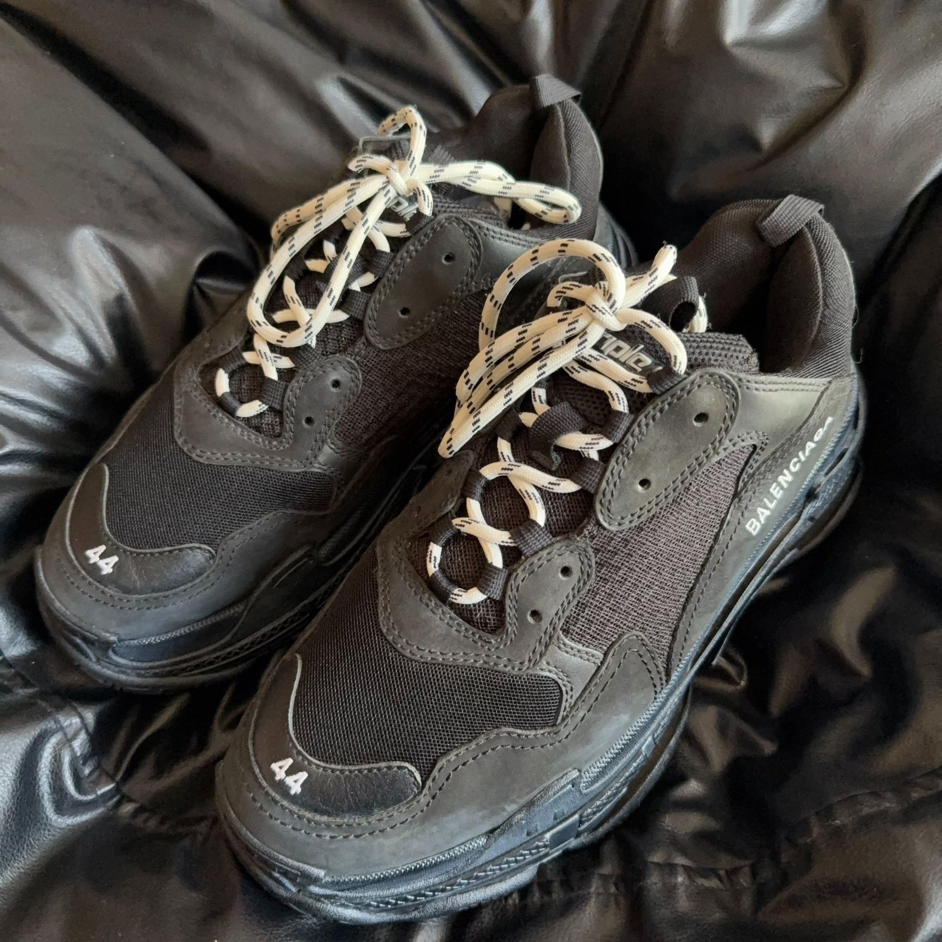 Balenciaga Balenciaga Black Lowtop Sneakers 44 Men Size US 10.5 / EU 43-44 - 1 Thumbnail