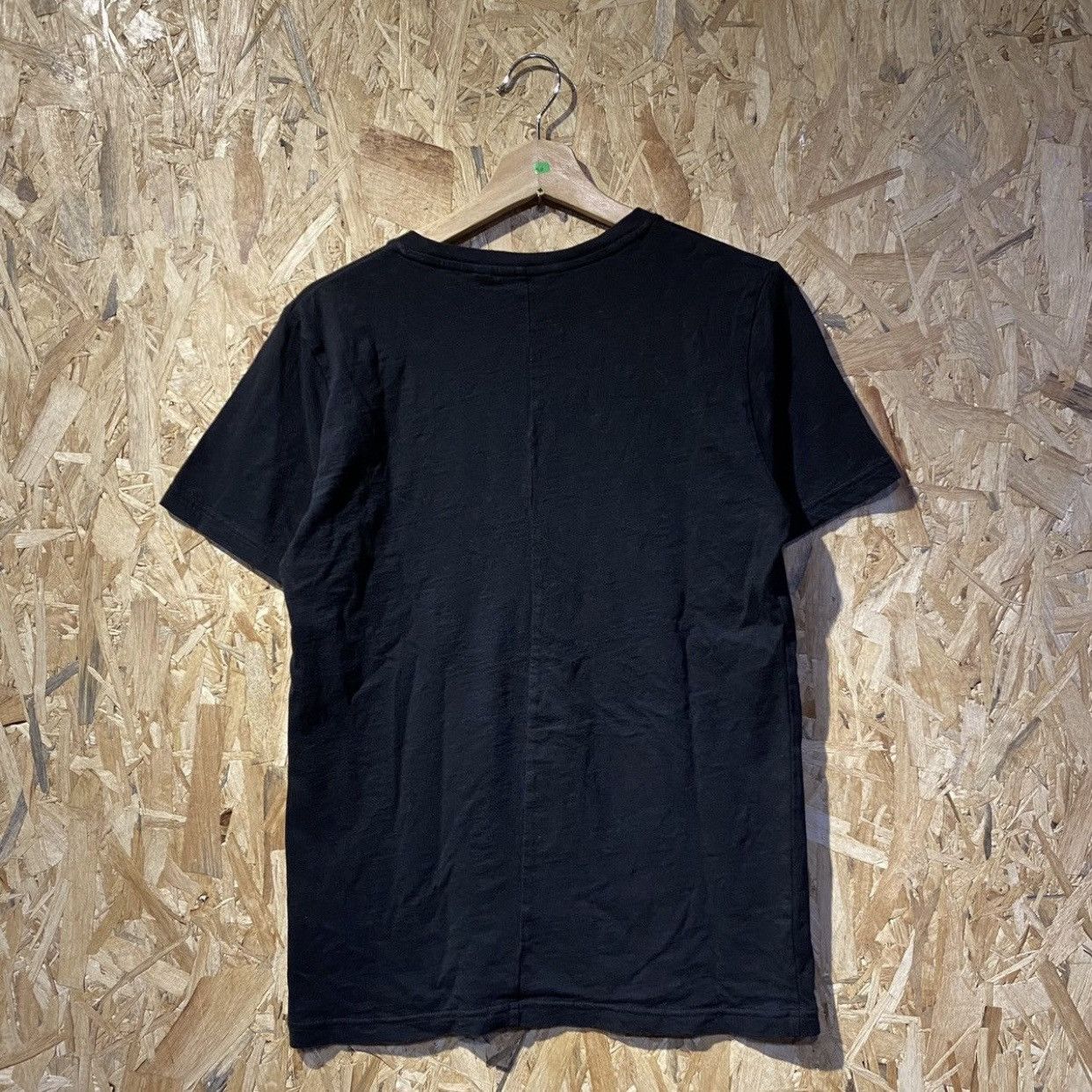 Undercover × Uniqlo Undercover X Uniqlo UU TV Size US S / EU 44-46 / 1 - 2 Thumbnail