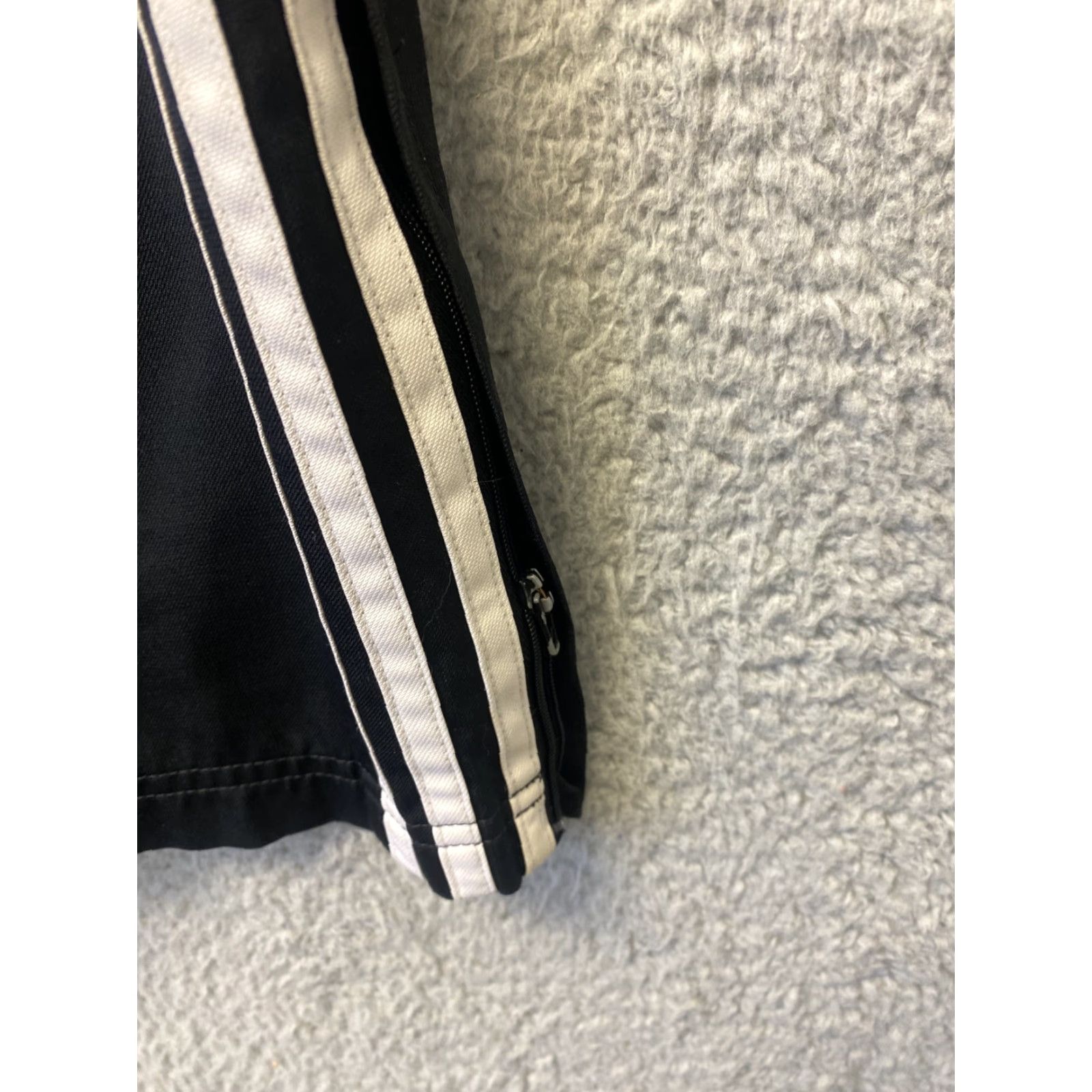 Adidas VINTAGE Adidas Men’s Sweatpants Medium Black White Striped Running Basketball Activewear Size US 31 - 4 Thumbnail