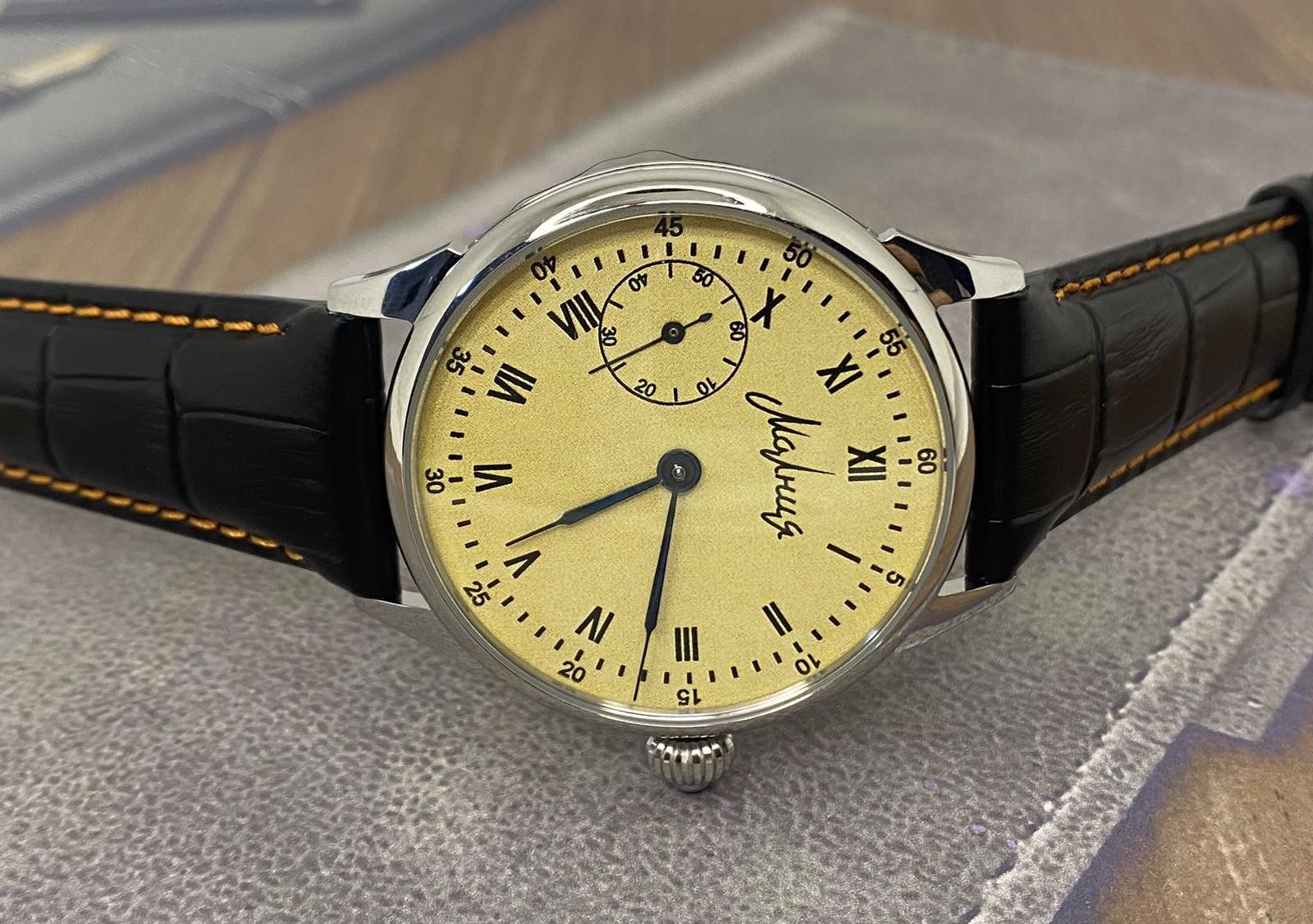 Vintage Vintage Soviet Mens watch "Molnija" 1980s, Mechanical USSR Size ONE SIZE - 1 Thumbnail