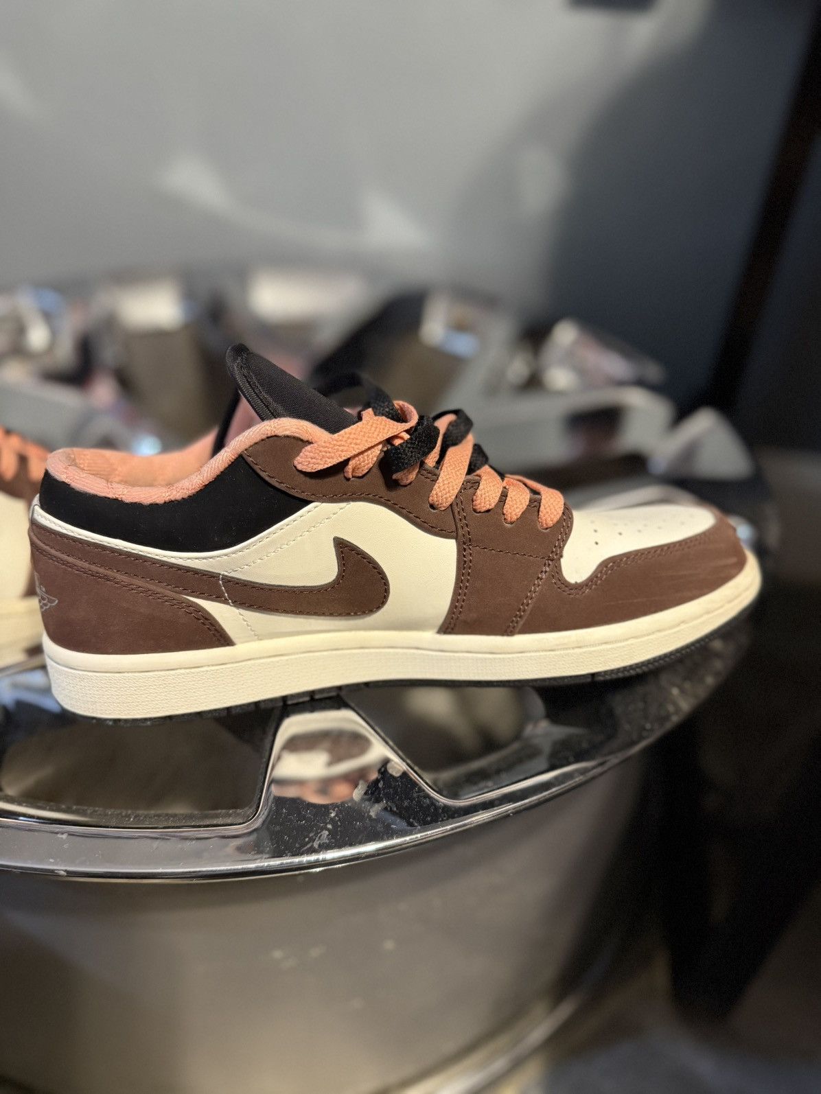 Jordan Brand × Nike Jordan 1 low Mocha Size US 8.5 / EU 41-42 - 5 Thumbnail