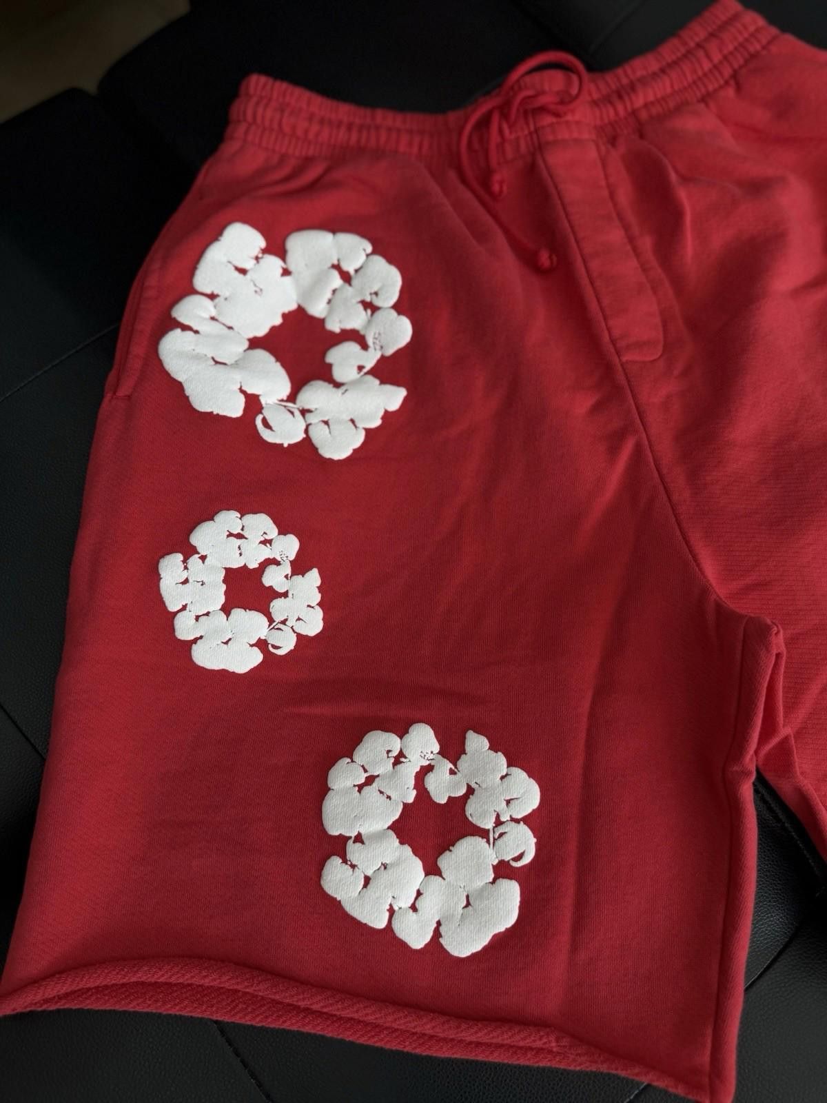 DENIM TEARS Denim Tears Cotton Wreath Shorts Red |BRAND NEW| AUTHENTIC| Size US 32 / EU 48 - 3 Thumbnail