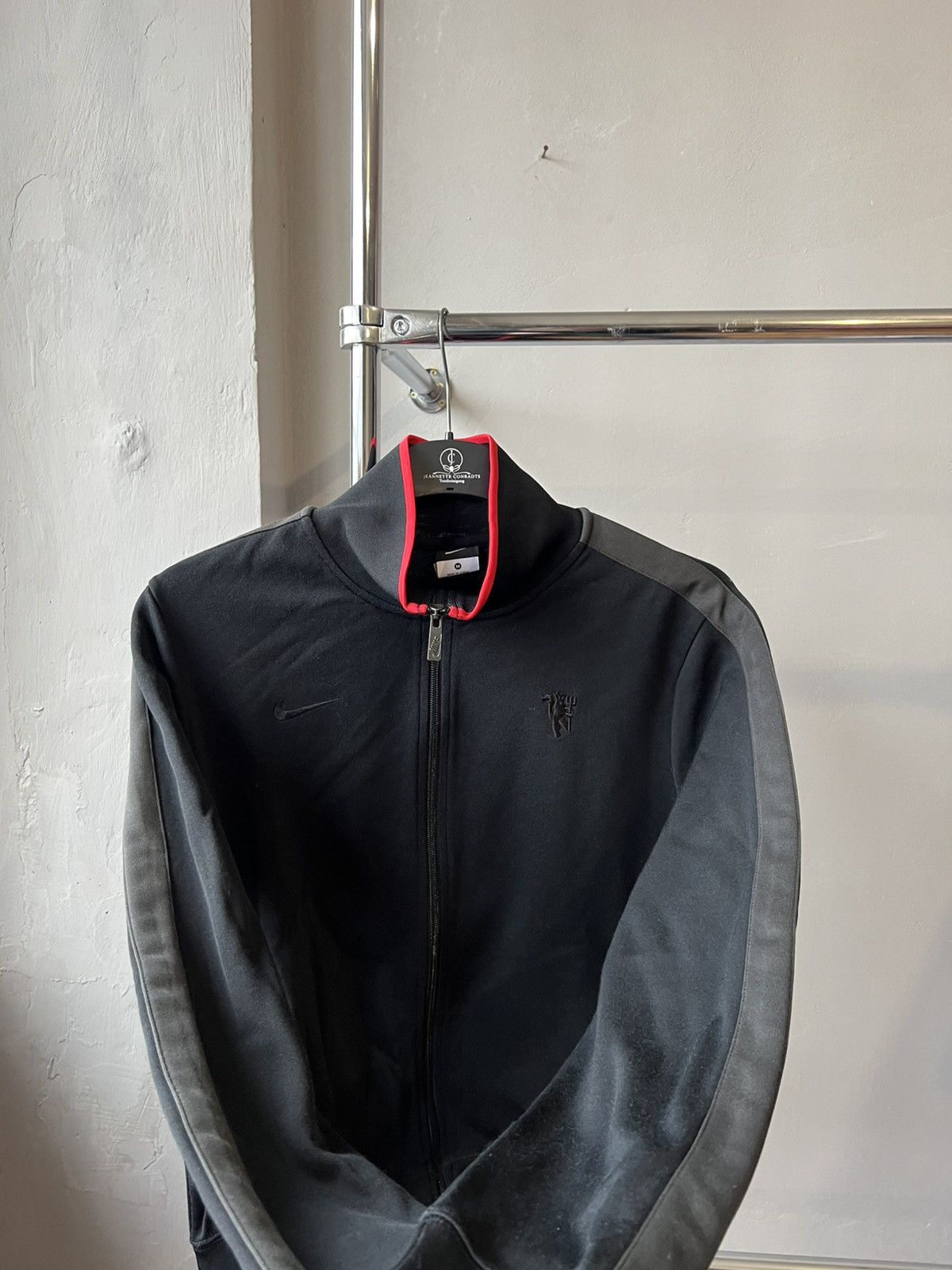 Nike 2010/11 MANCHESTER UNITED TRAINING TRACK ZIP SOCCER JACKET M Size US M / EU 48-50 / 2 - 7 Thumbnail