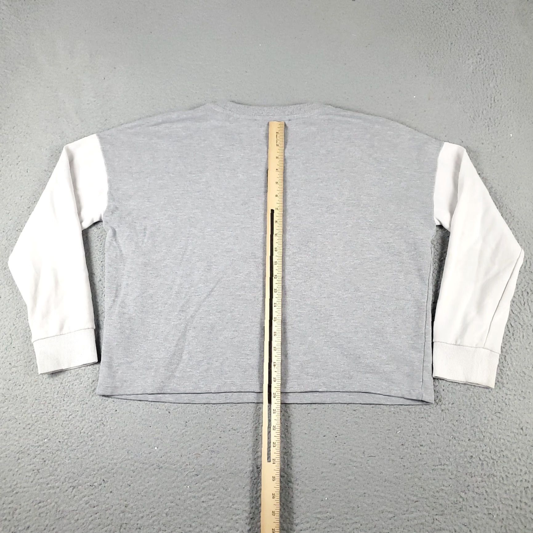 Tommy Hilfiger VINTAGE Tommy Hilfiger Sweatshirt Pullover Women’s Medium Gray Crew Neck Fleece Casual Size M / US 6-8 / IT 42-44 - 7 Thumbnail