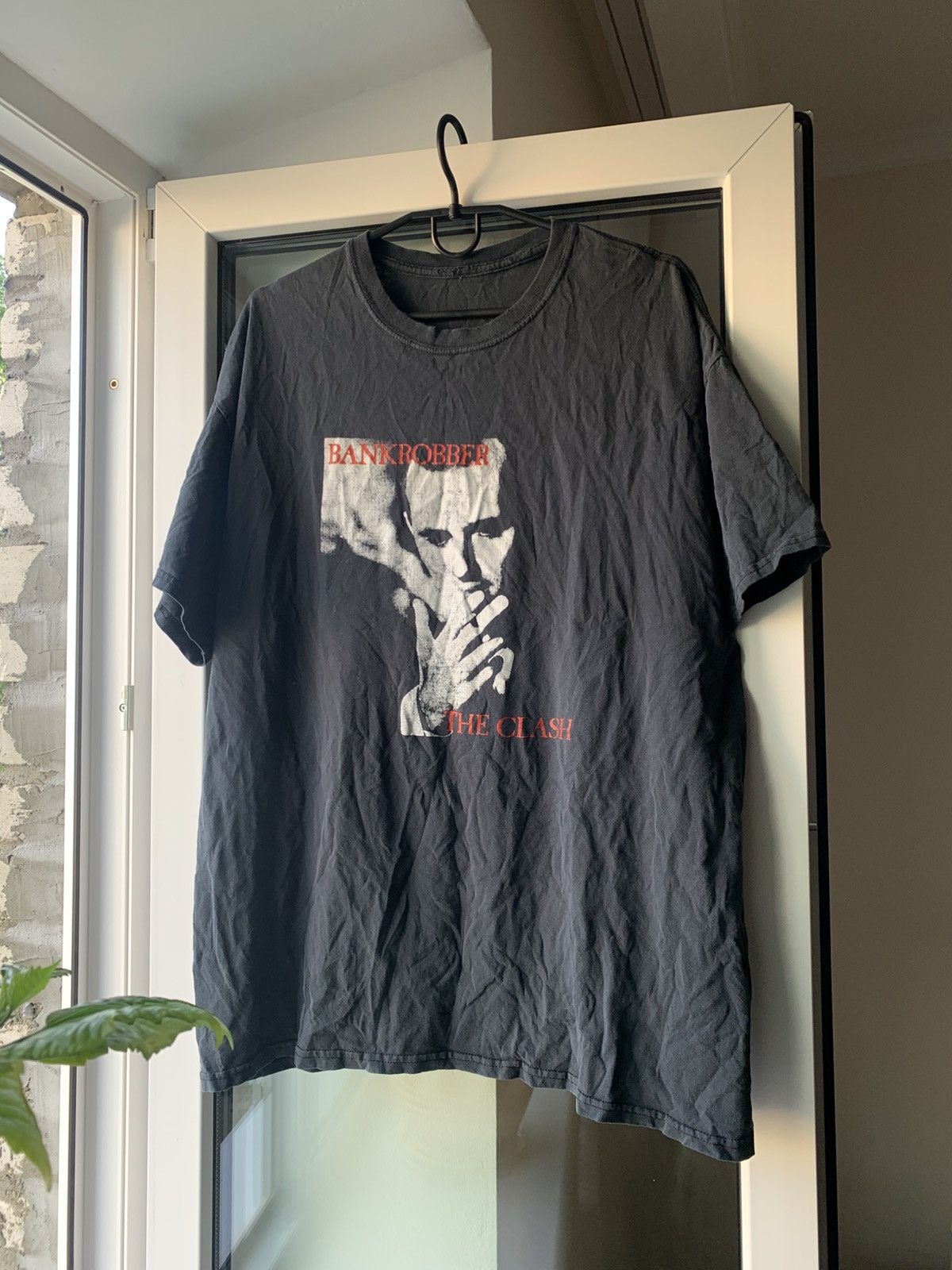 Band Tees 🔥THE CLASH 00’s BANKROBBER VINTAGE T-SHIRT Y2KTEE Size US L / EU 52-54 / 3 - 3 Thumbnail
