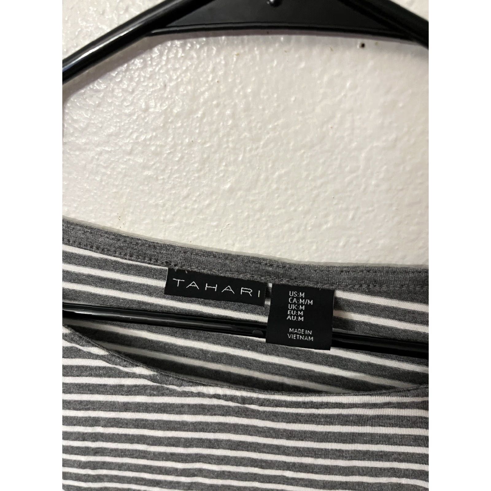 Vintage Tahari Shirt Women Size Medium Gray White Striped Short Sleeve Round Neck Stretch Size M / US 6-8 / IT 42-44 - 2 Thumbnail