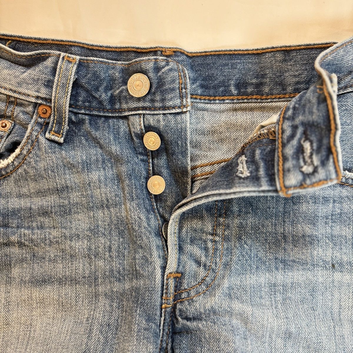 Levi's Vintage Clothing Levi's Vintage 501 High Rise Cut-Off Shorts Light Wash - 24 Size 24" / US 00 / IT 34 - 2 Thumbnail