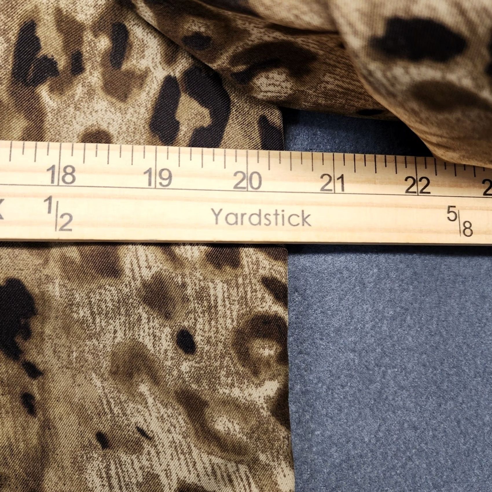Ann Taylor Ann Taylor Shirt Womens Large Petite Leopard Animal Print Button Up Blouse Size L / US 10 / IT 46 - 5 Thumbnail