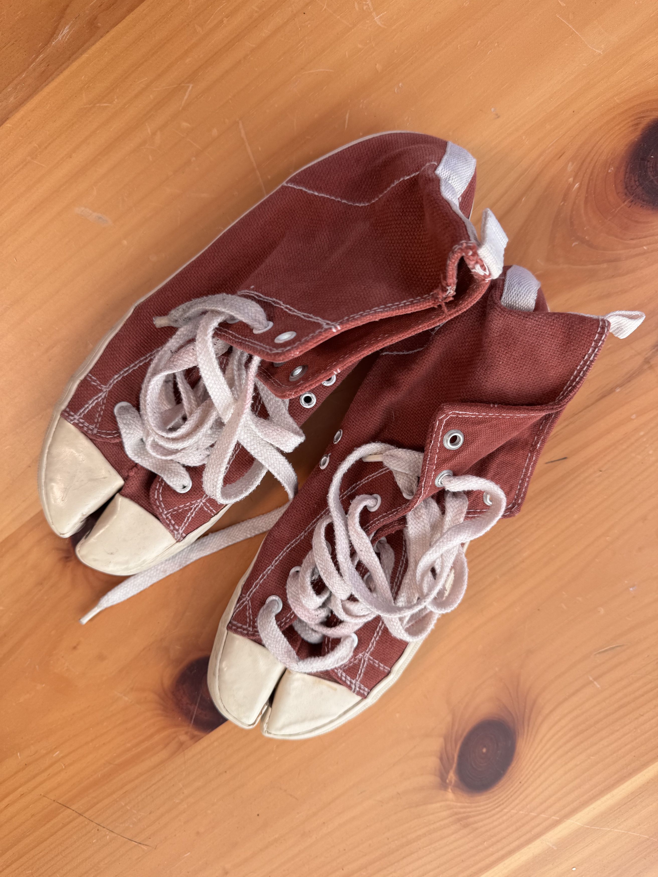 Maison Margiela SS08 Margiela RARE OG Tabi Hightop Converse MM6 red Size US 7 / EU 40 - 5 Thumbnail