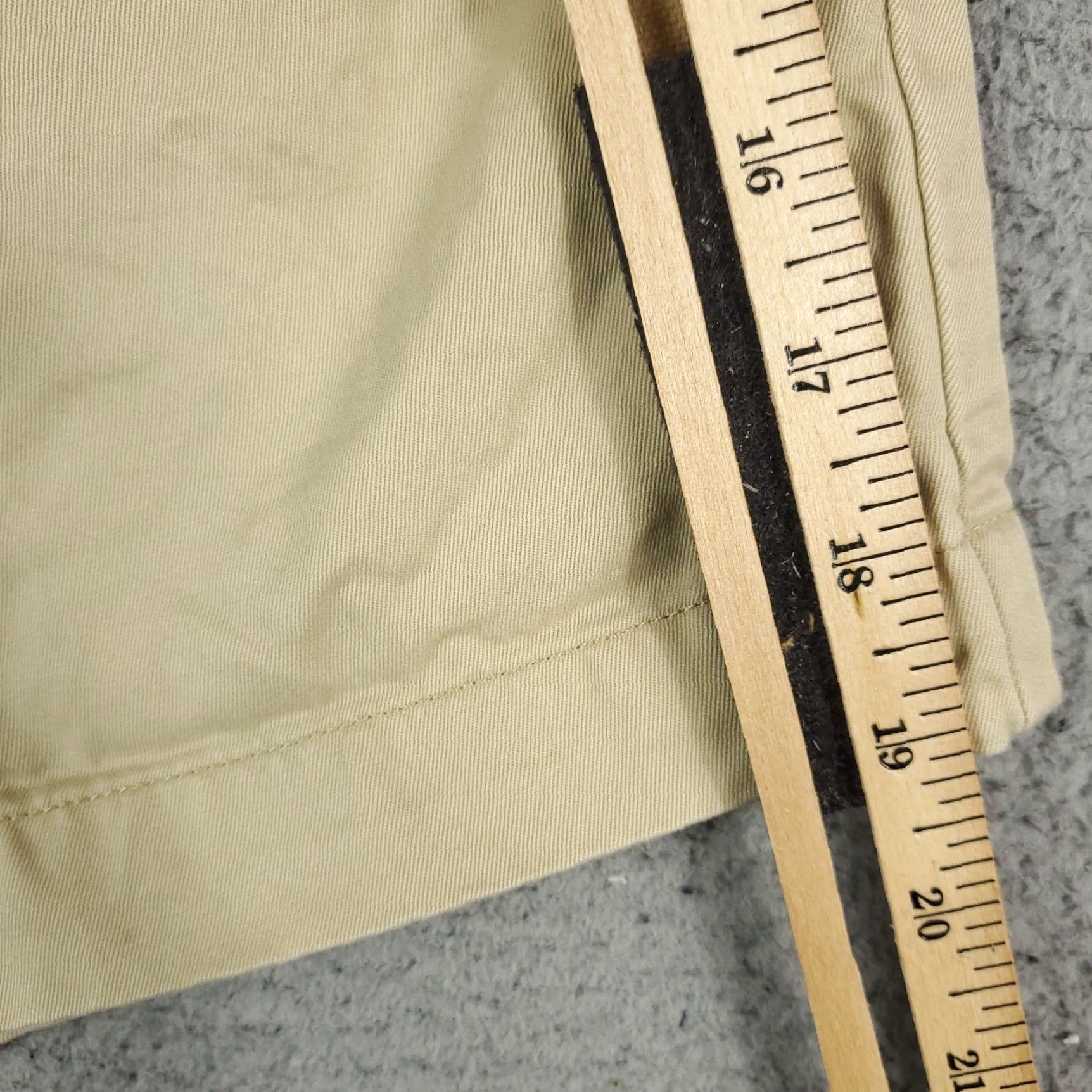 Tommy Hilfiger VINTAGE Tommy Hilfiger Shorts Women's Size 32 Beige Casual Chino Flat Front Size 32" / US 10 / IT 46 - 5 Thumbnail