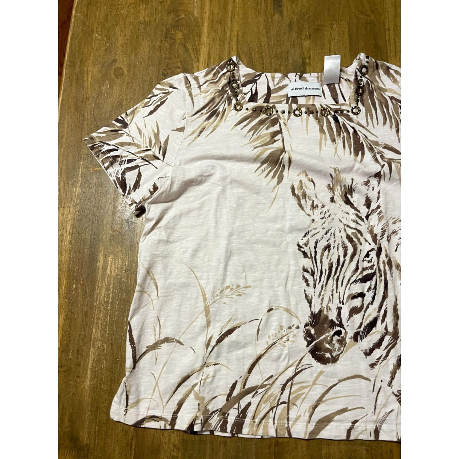 Vintage Alfred Dunner Shirt Womens Size Medium Brown White Square Neck Beaded Floral Short Sleeve Pullover Casual Modern Regular N/A Size M / US 6-8 / IT 42-44 - 4 Thumbnail