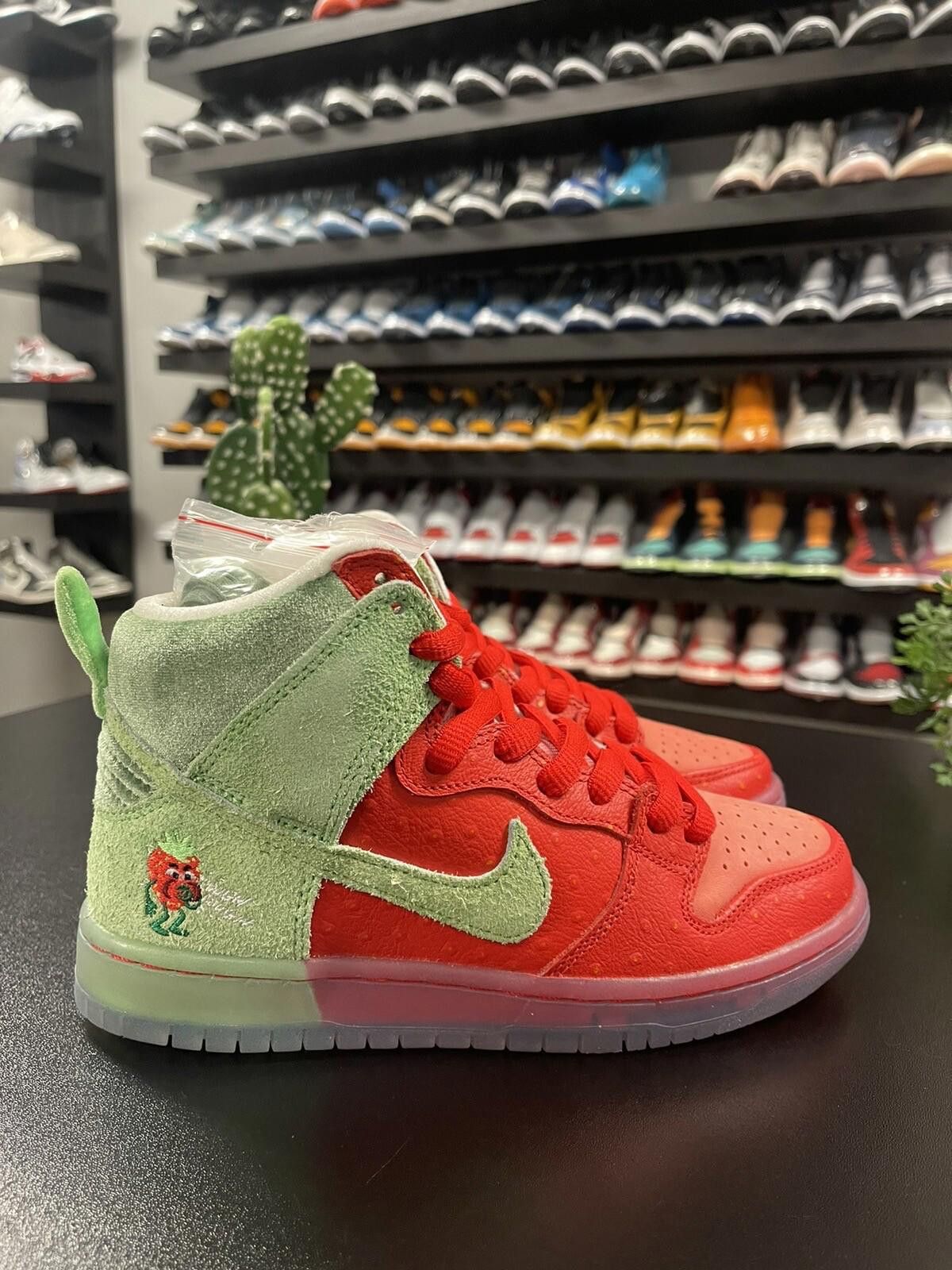 Nike Size 4 - Nike Dunk High SB Strawberry Cough - CW7093 600 Size US 5 / EU 37 - 3 Thumbnail