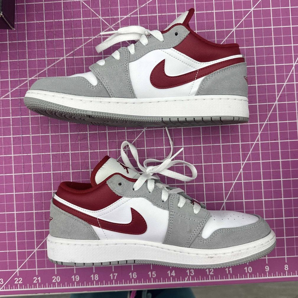 Jordan Brand Air Jordan 1 Low Light Smoke Grey Gym Red SE GS Youth 6Y Size US 6 / EU 39 - 2 Thumbnail