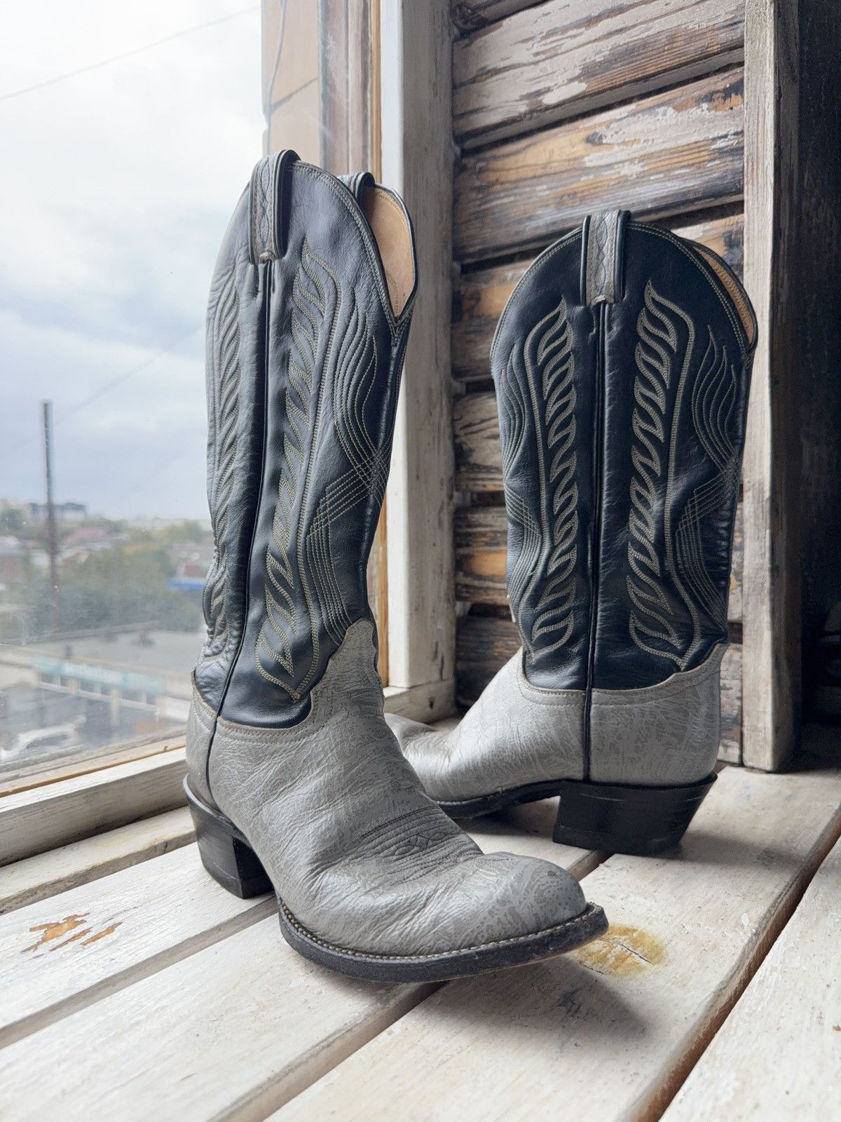 Tony Lama 00s Tony Lama M8119 Gray Navy Leather Cowboy Boots 7 R USA Size US 7 / EU 40 - 1 Thumbnail