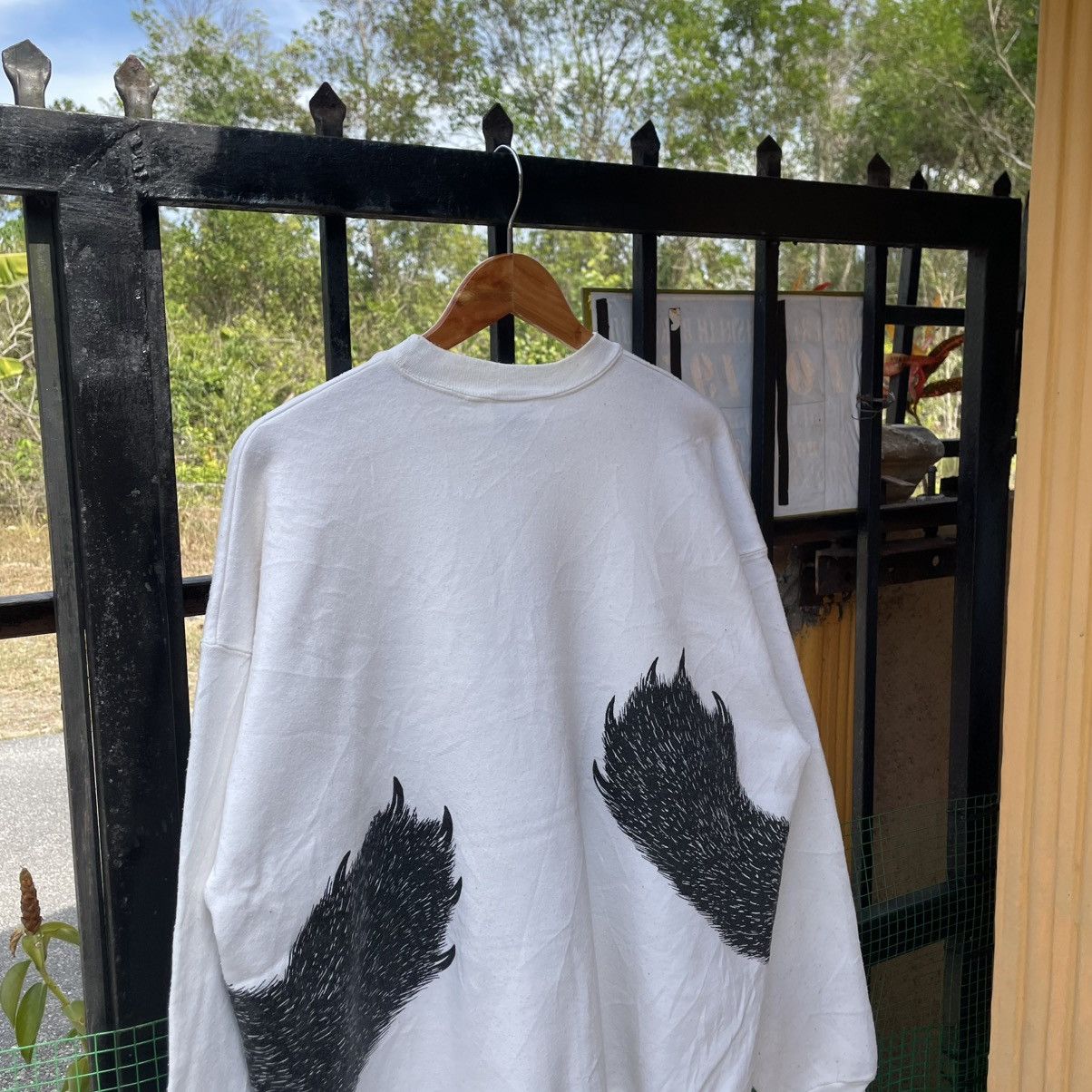 Vintage 🔥Vintage 90s Whellhouse Design The Hug Big Bear Sweatshirts Size US L / EU 52-54 / 3 - 3 Thumbnail