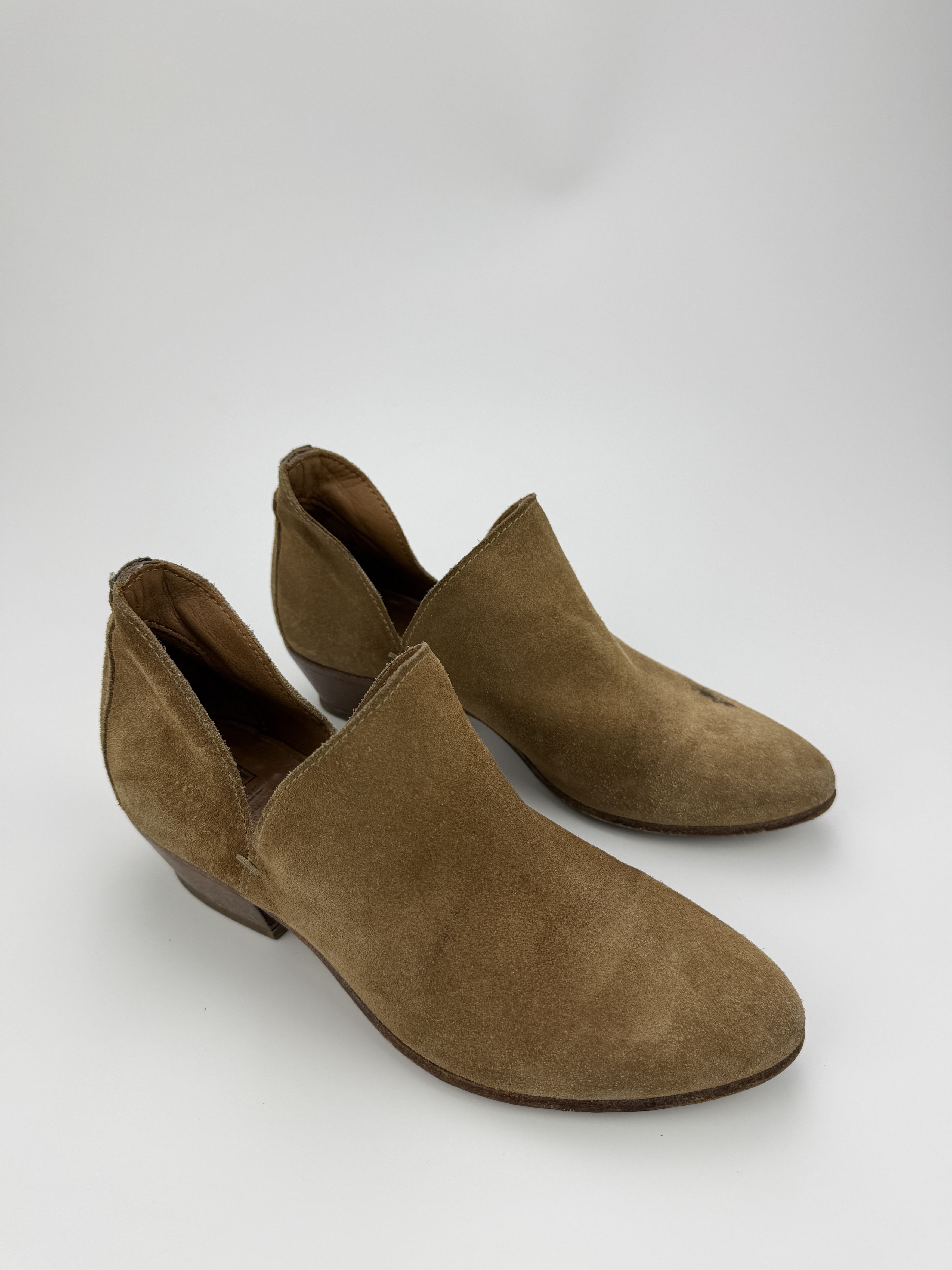 MoMA Moma Beige Suede Ankle Boots Side Slid Pointed Toes Size US 6 / IT 36 - 10 Thumbnail
