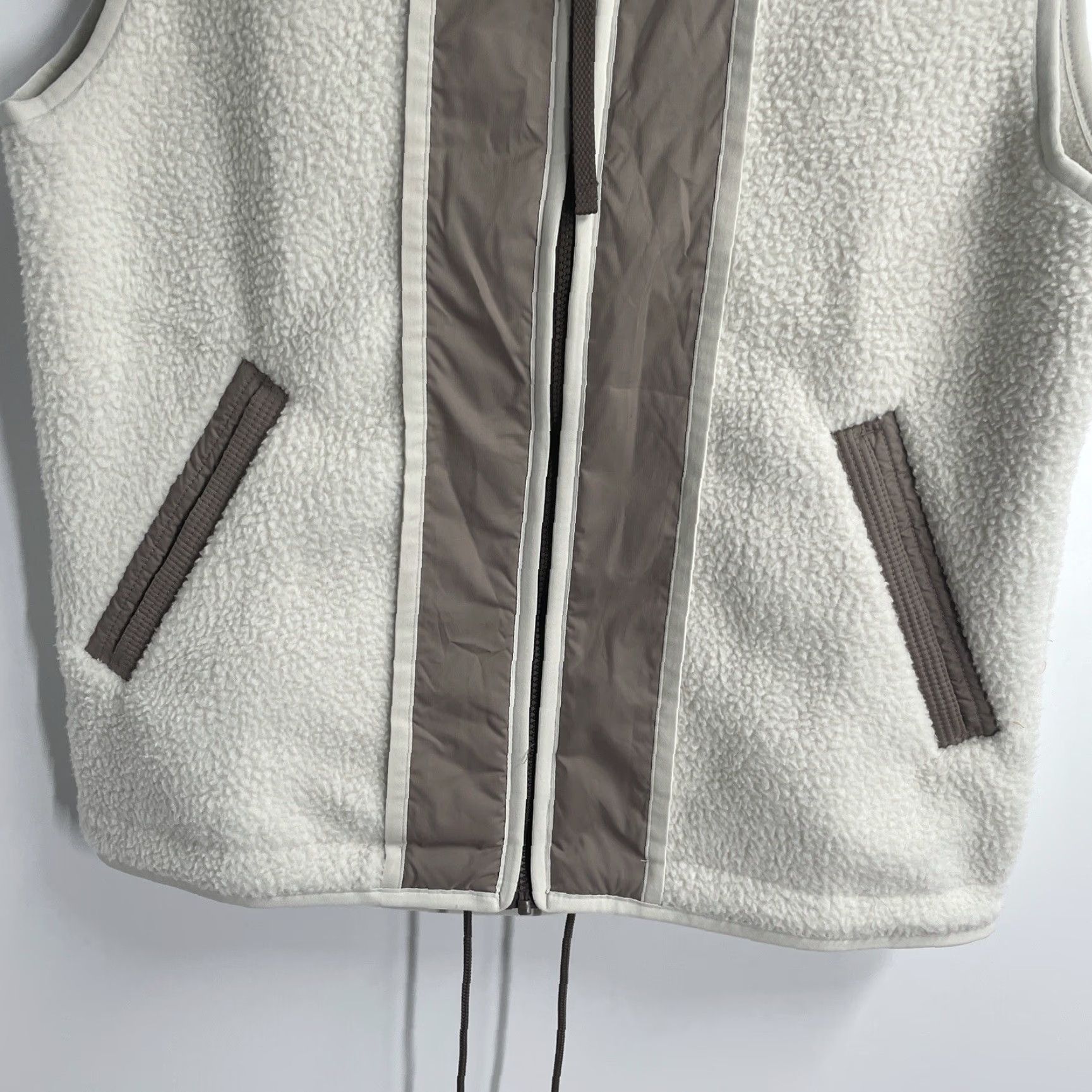 Nike Nike Sportswear Fleece Vest Men’s Medium Beige DD5025 Sport Essentials Activewear Vest Sleeveless Mid-Length Pockets Logo Size US M / EU 48-50 / 2 - 3 Thumbnail