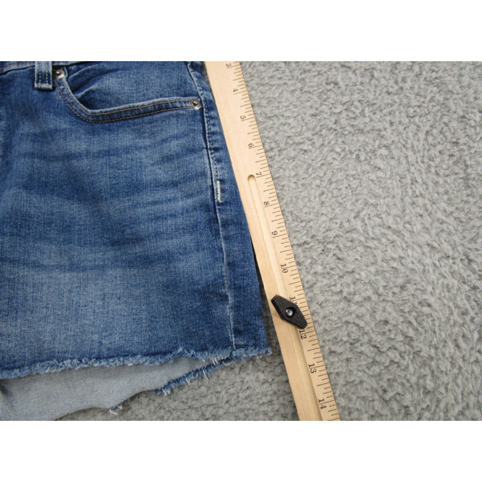 Levi's Levi's Signature Cut Off High Rise Women's Denim Shorts Size 6 W28 Blue Jeans Short Shorts 90s Retro Womens Size 28" / US 6 / IT 42 - 6 Thumbnail