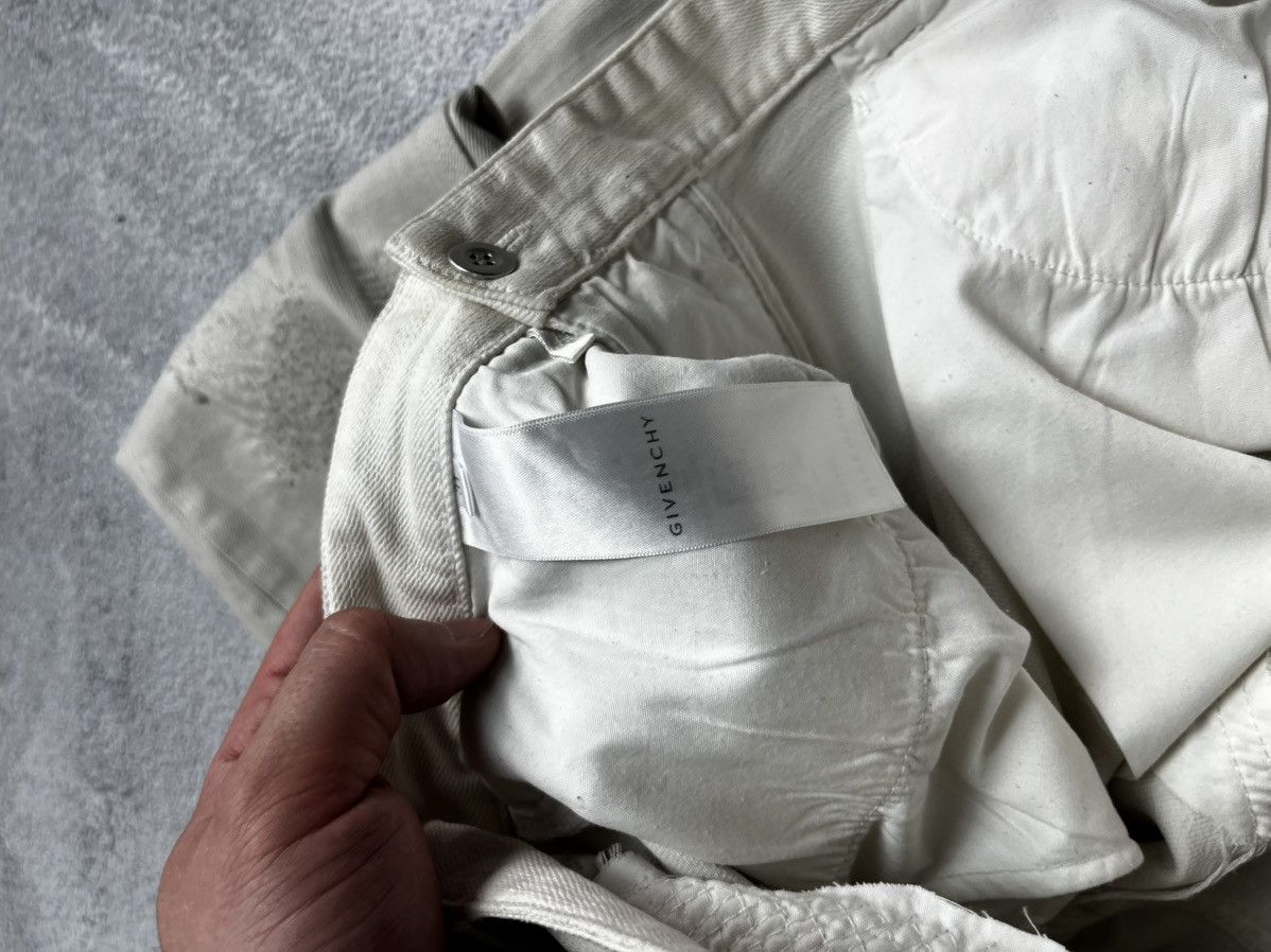 Givenchy Givenchy distressed style unisex’s Size US 31 - 14 Thumbnail